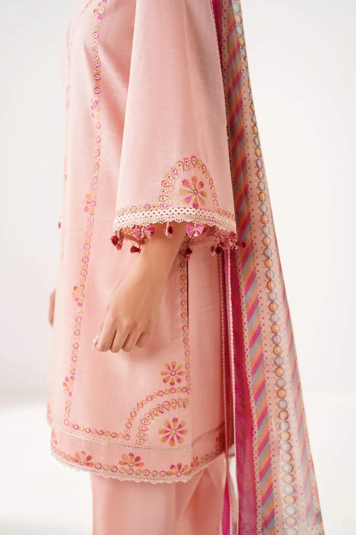 Jazmin 3Pc Embroidered Lawn Suit USE-9240 gulbuy.com