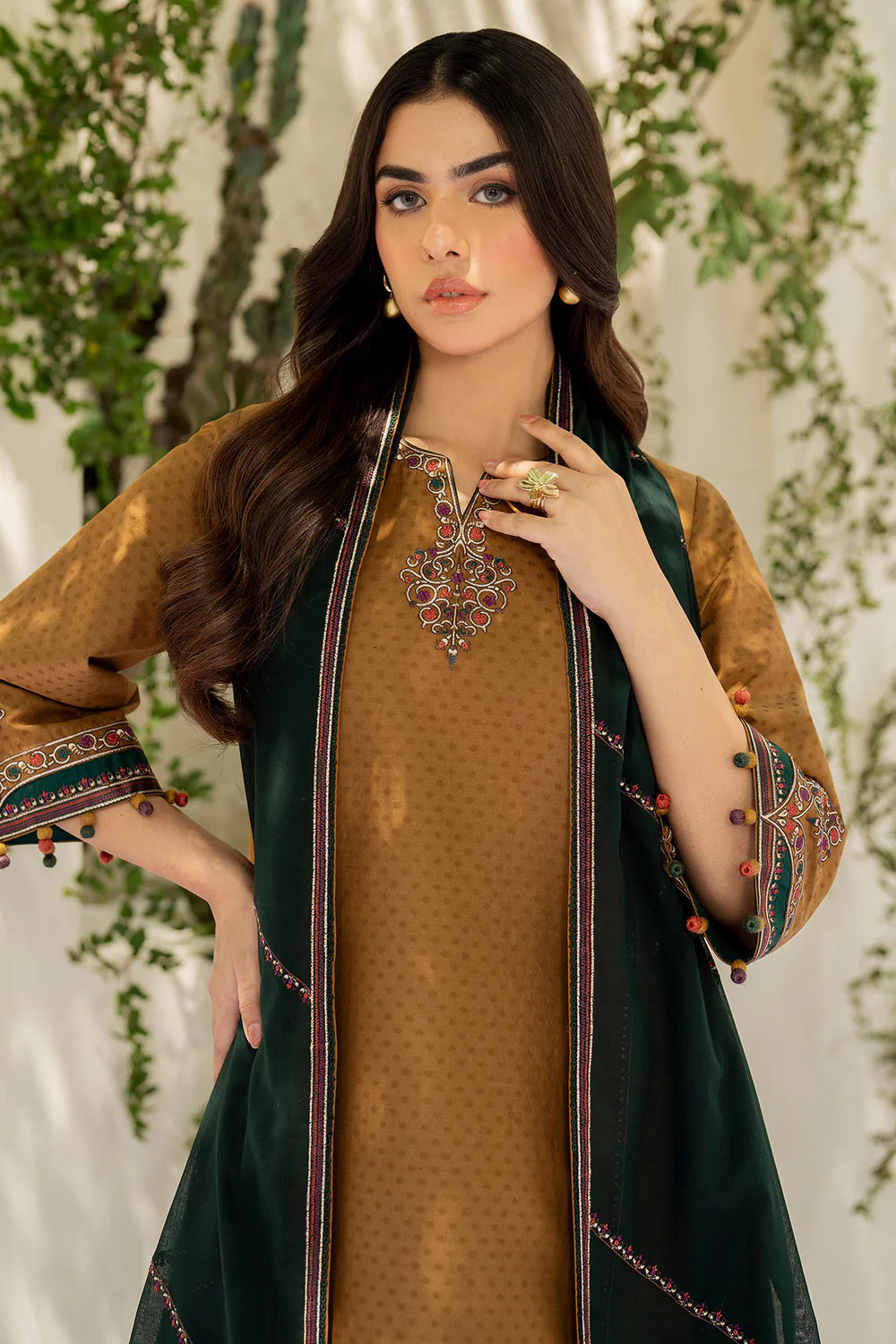 Jazmin 3Pc Embroidered Lawn Suit USE-9211 gulbuy.com