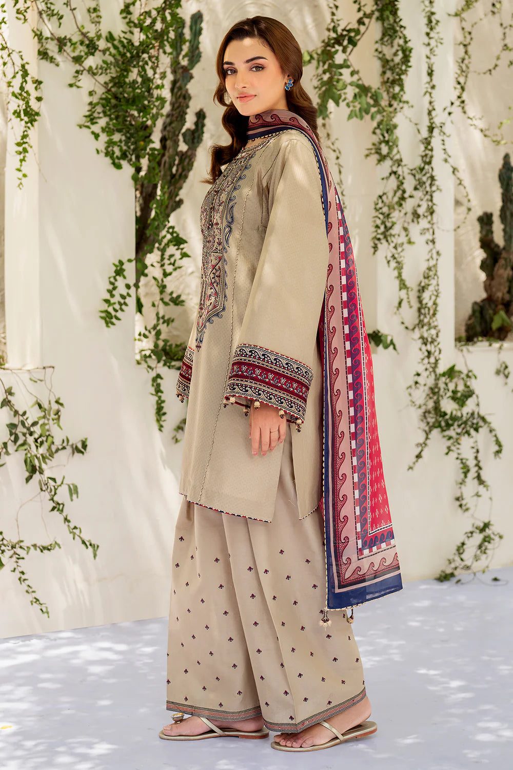 Jazmin 3Pc Embroidered Lawn Suit USE-9202 gulbuy.com