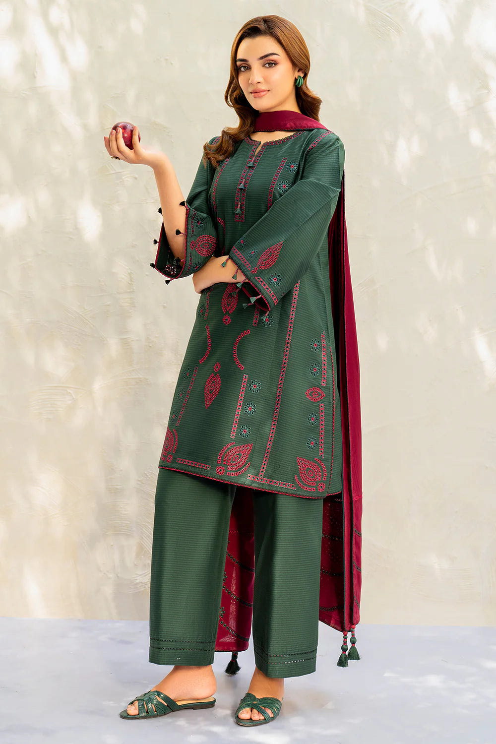 Jazmin 3Pc Embroidered Lawn Suit USE-9212 gulbuy.com