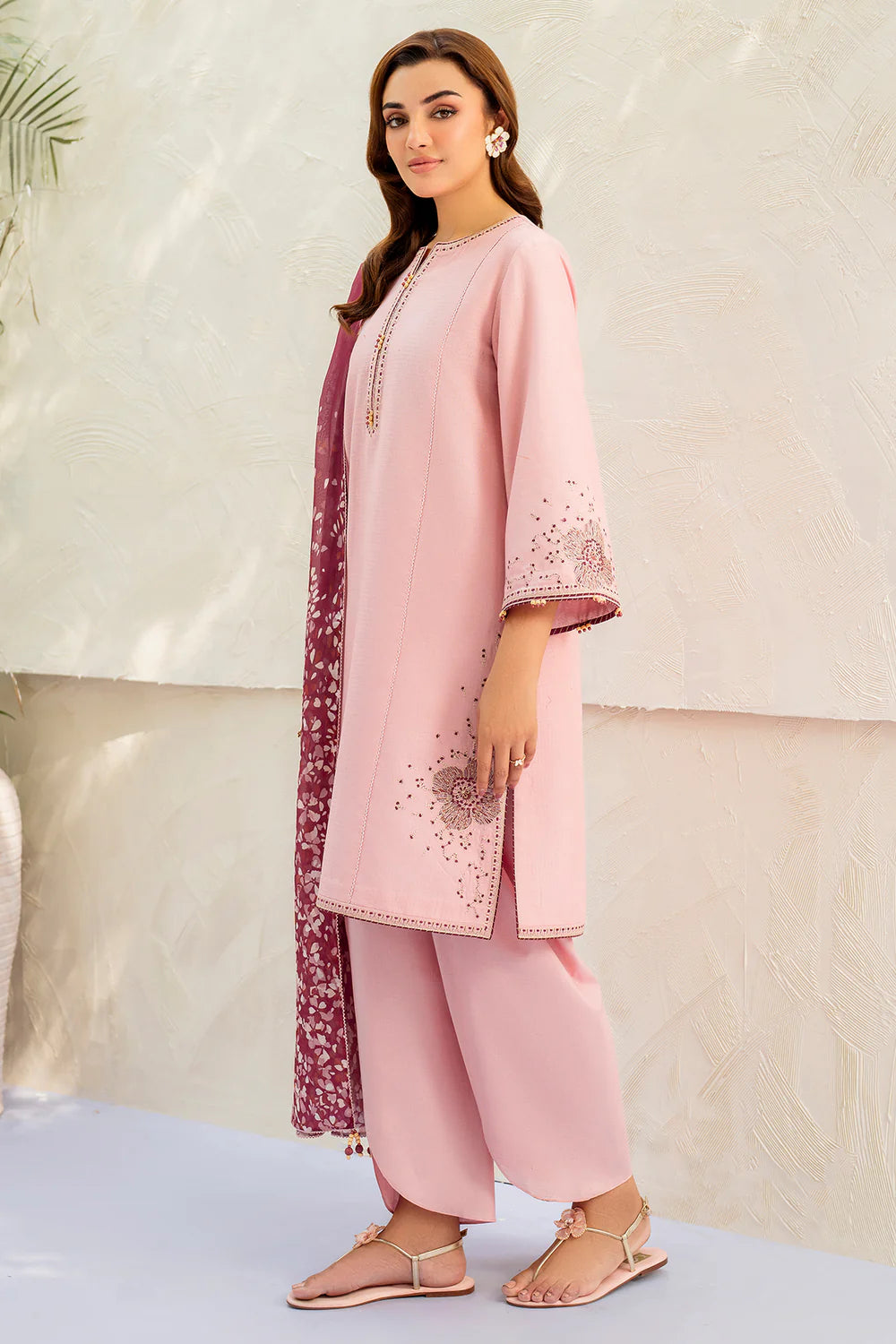 Jazmin 3Pc Embroidered Lawn Suit USE-9205 gulbuy.com