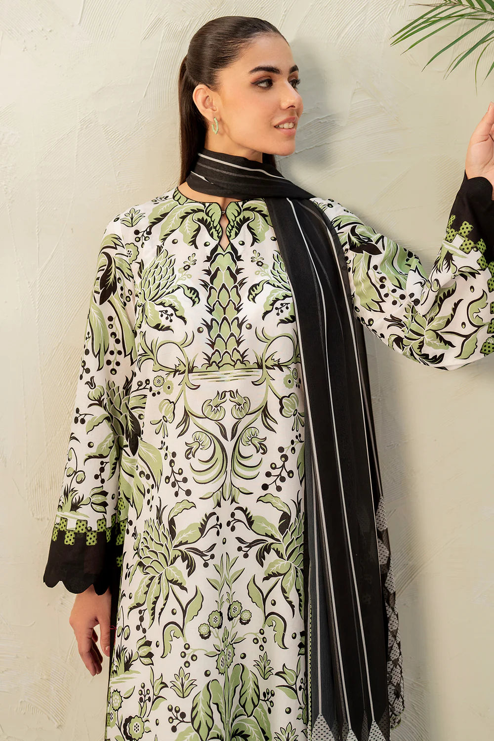 Jazmin 3Pc Embroidered Lawn Suit USE-9197 gulbuy.com