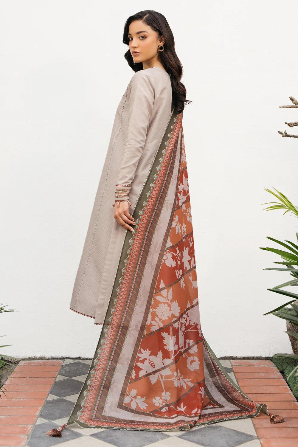 Jazmin 3Pc Embroidered Lawn Suit USE-9189 gulbuy.com