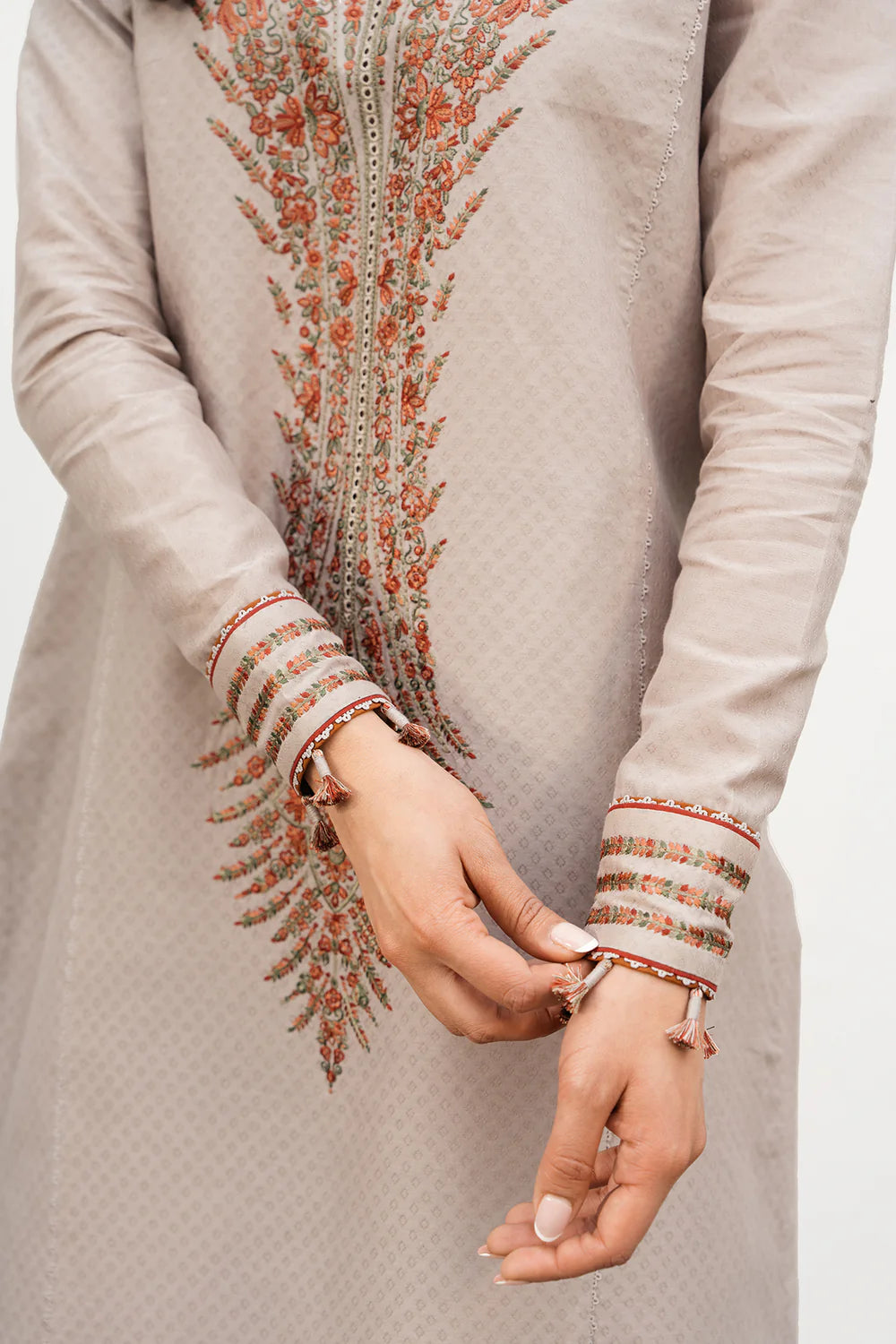 Jazmin 3Pc Embroidered Lawn Suit USE-9189 gulbuy.com