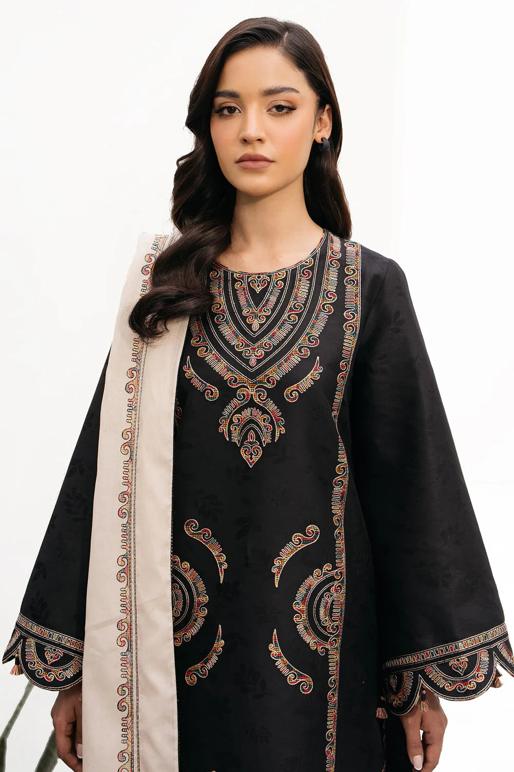 Jazmin 3Pc Embroidered Lawn Suit USE-9184 gulbuy.com