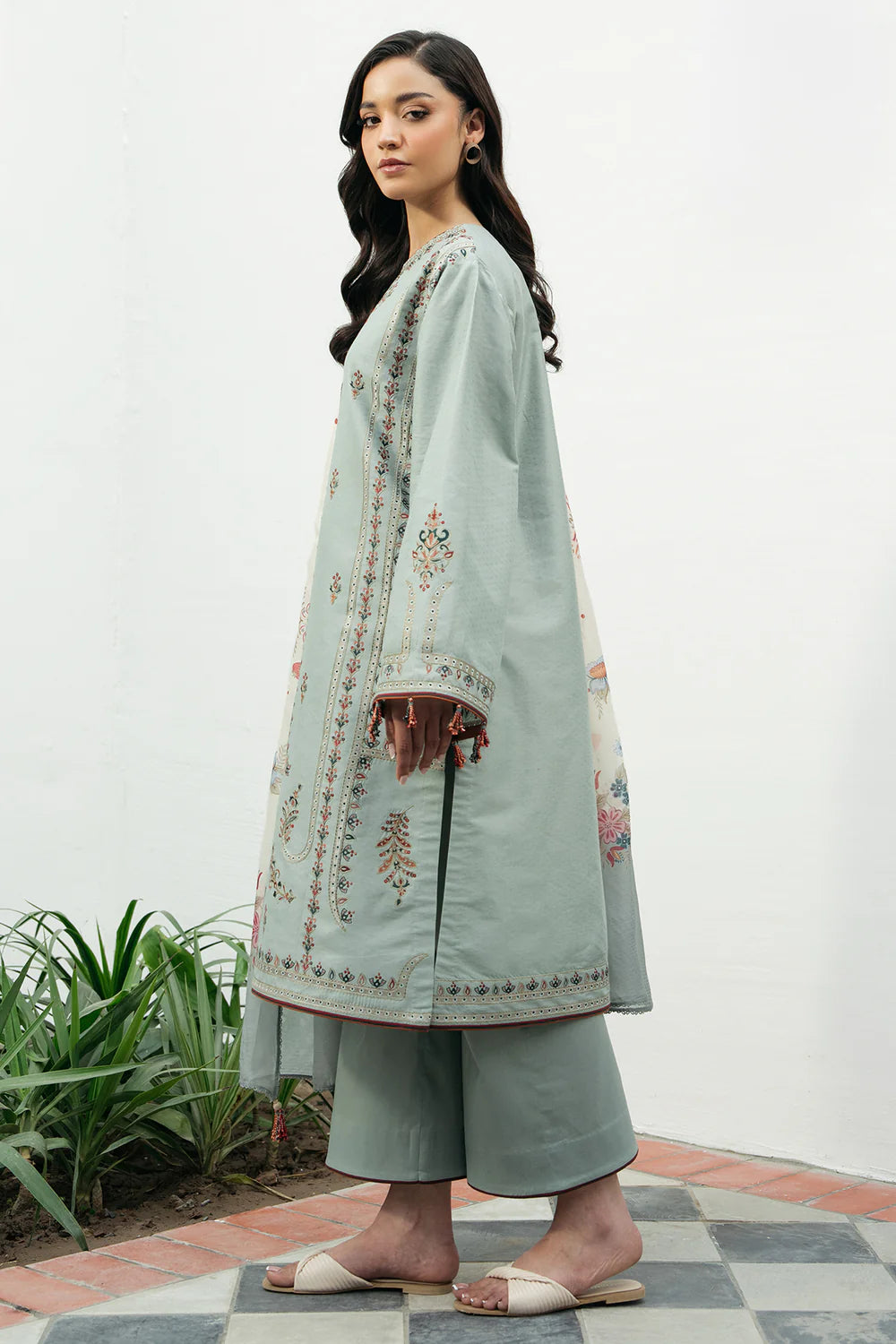 Jazmin 3Pc Embroidered Lawn Suit USE-9180 gulbuy.com