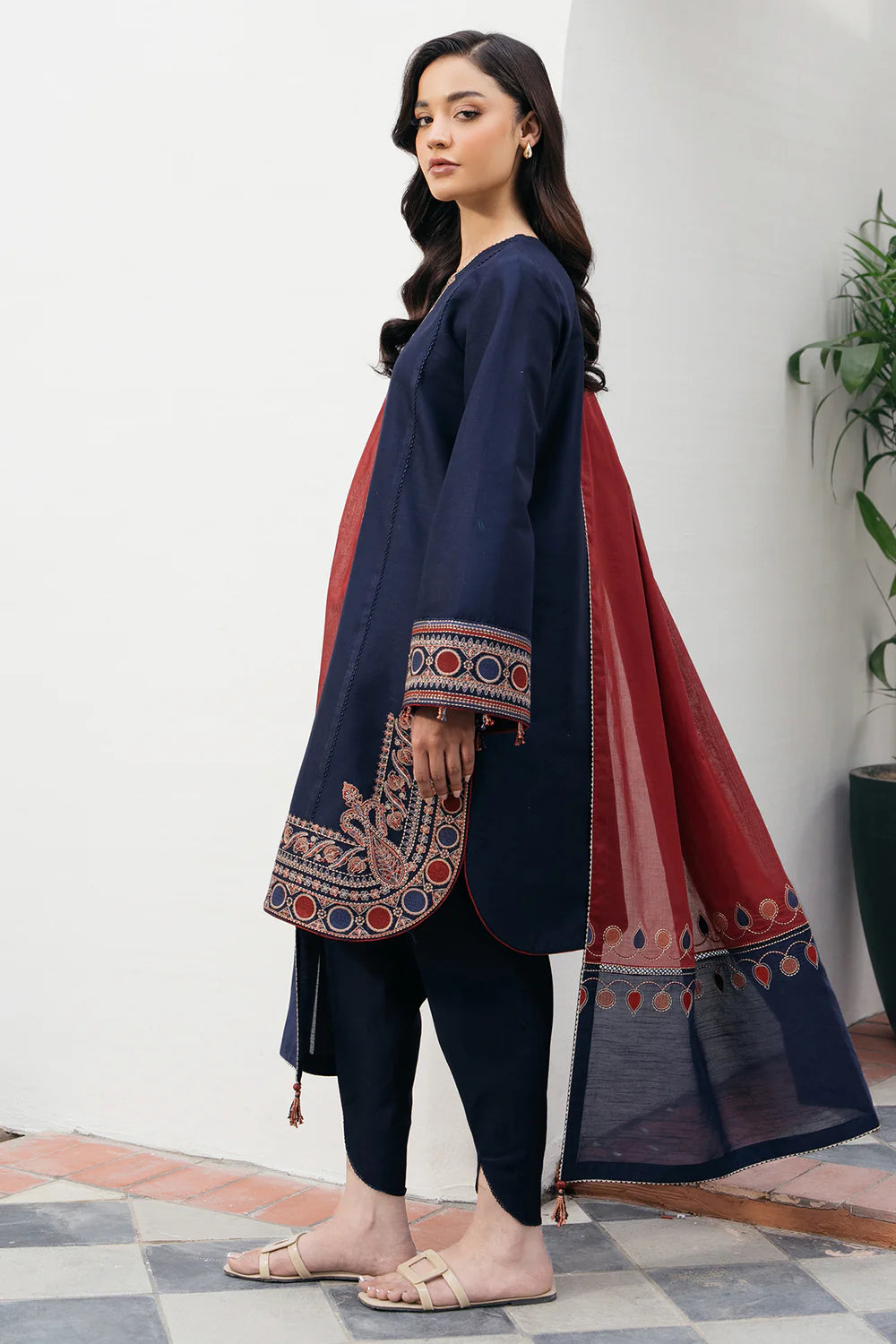 Jazmin 3Pc Embroidered Lawn Suit USE-9179 gulbuy.com