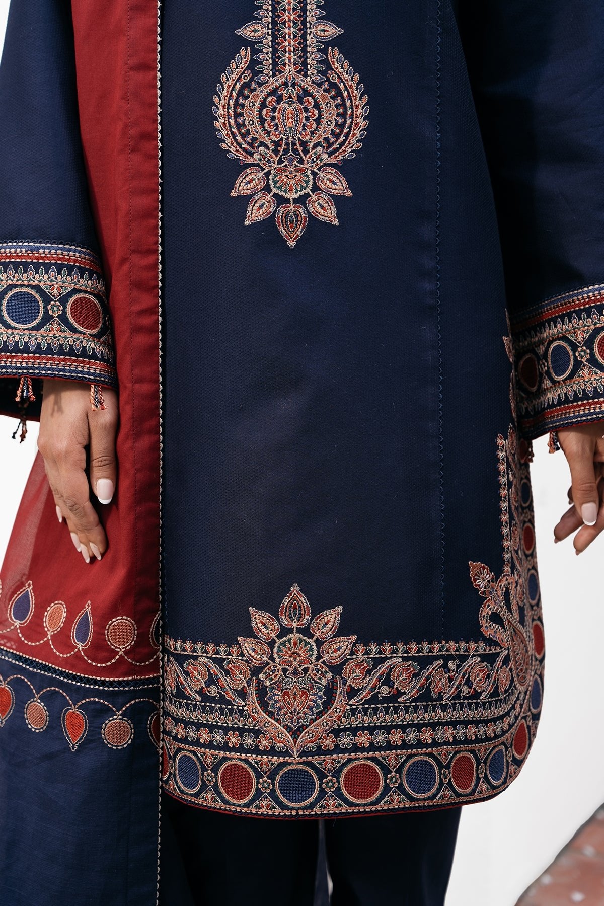 Jazmin 3Pc Embroidered Lawn Suit USE-9179 gulbuy.com