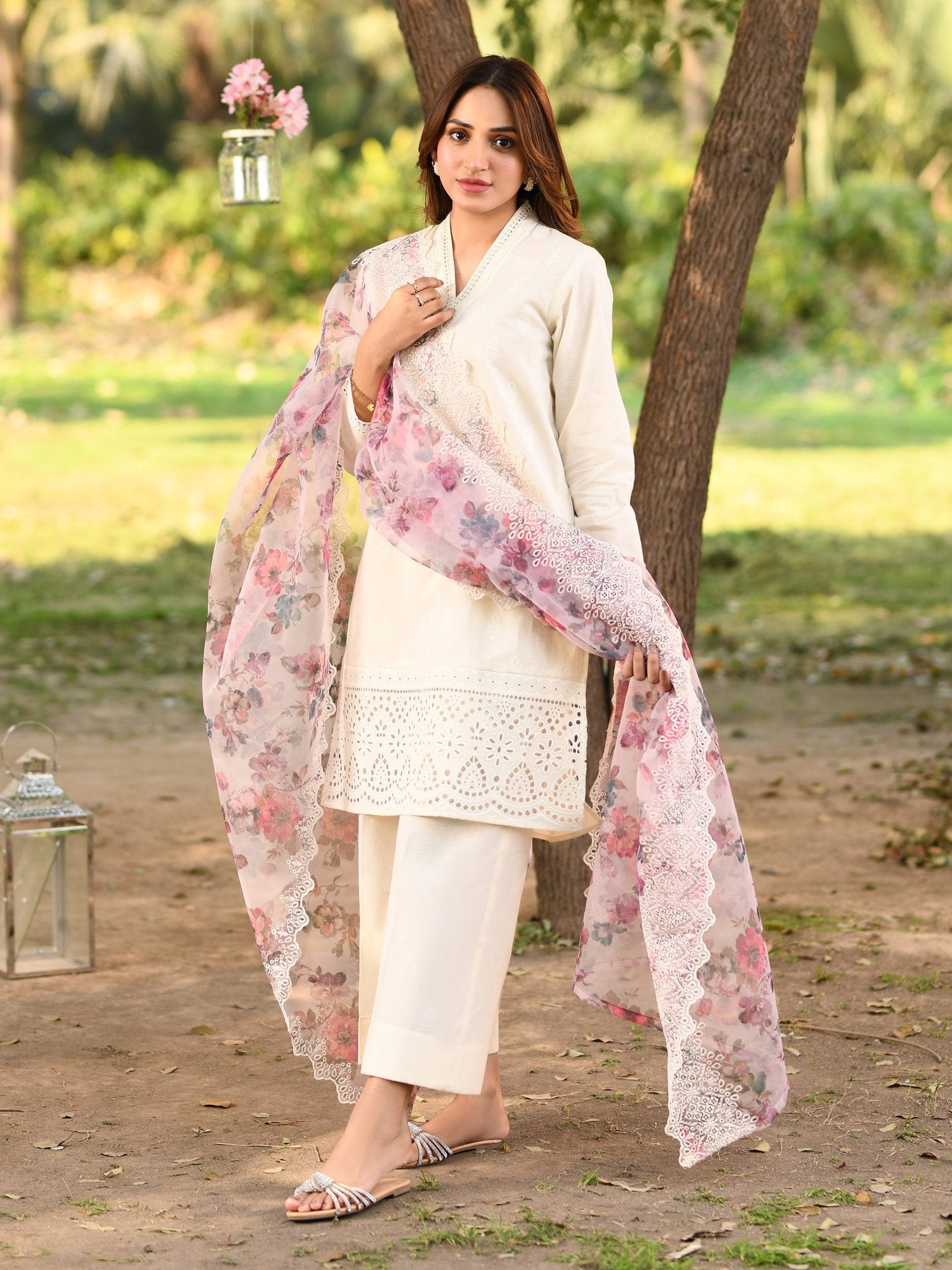 Limelight 3 Piece Embroidered Lawn Suit (U2837SU-3Pc-OWH)