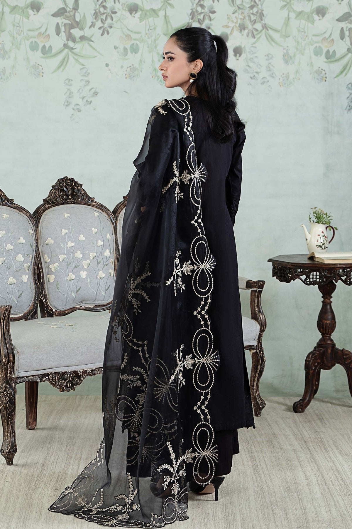 Maria B 3Pc Embroidered Lawn Suit (DW-EA24-09)