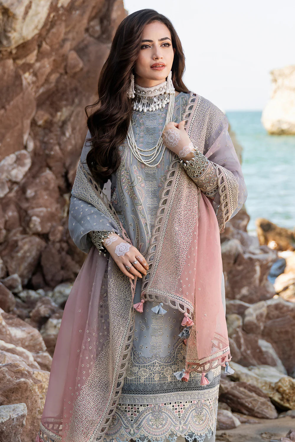 Jazmin 3Pc Embroidered Lawn Suit SL23-D3 gulbuy.com