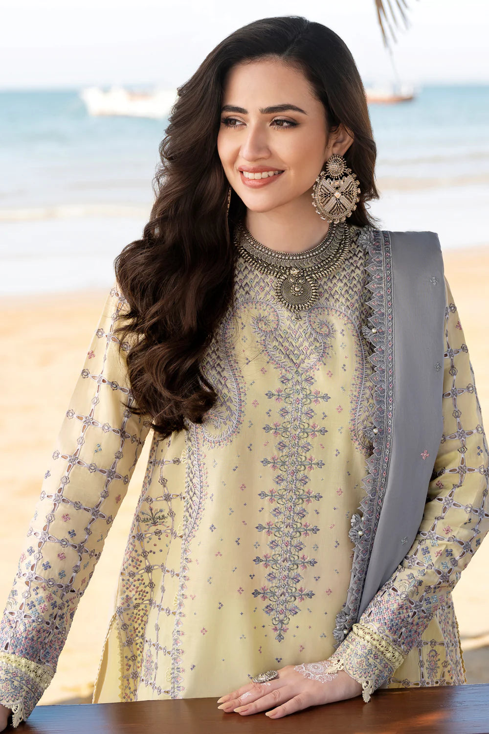 Jazmin 3Pc Embroidered Lawn Suit SL23-D2 gulbuy.com