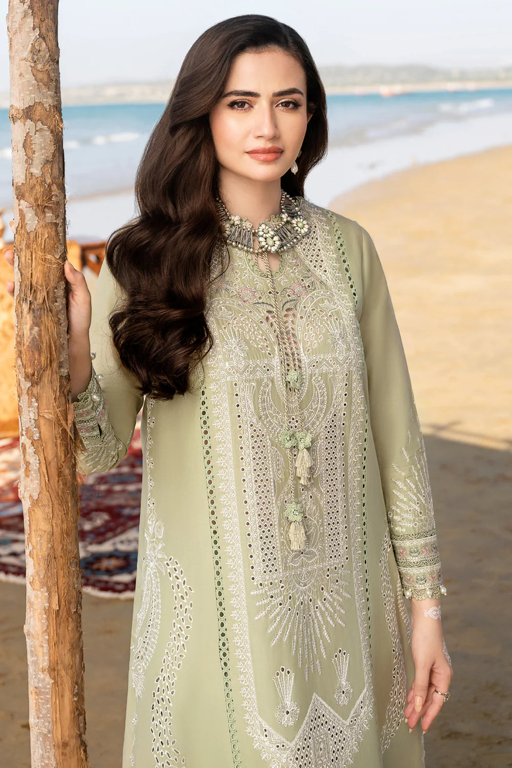 Jazmin 3Pc Embroidered Lawn Suit SL23-D1 gulbuy.com