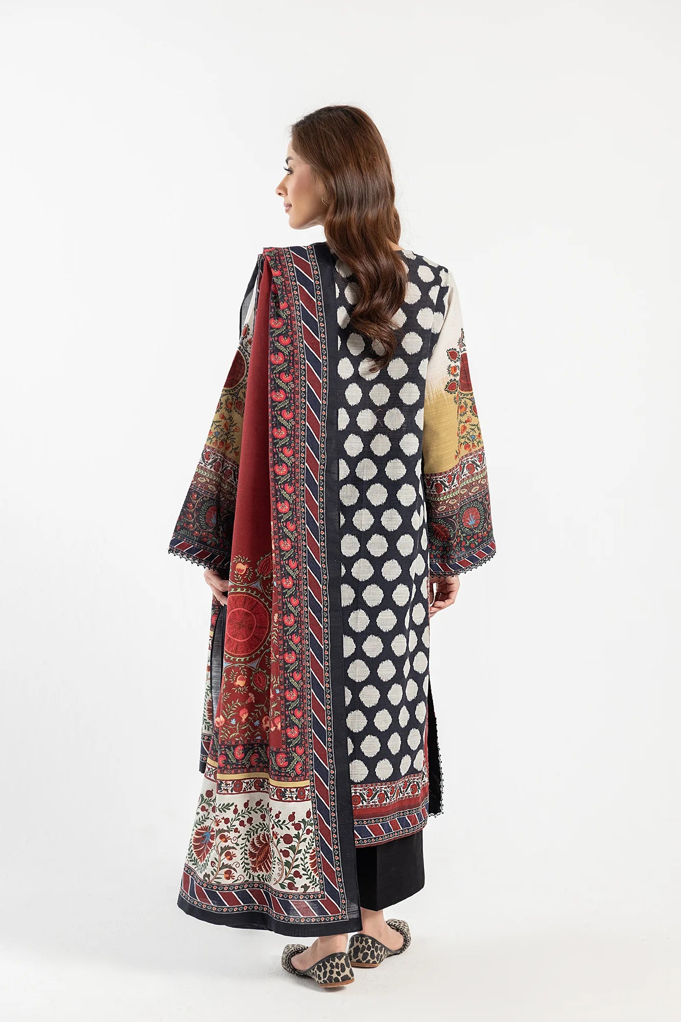 Ethnic 3Pc Printed khaddar Suit E0464/202/902 gulbuy.com