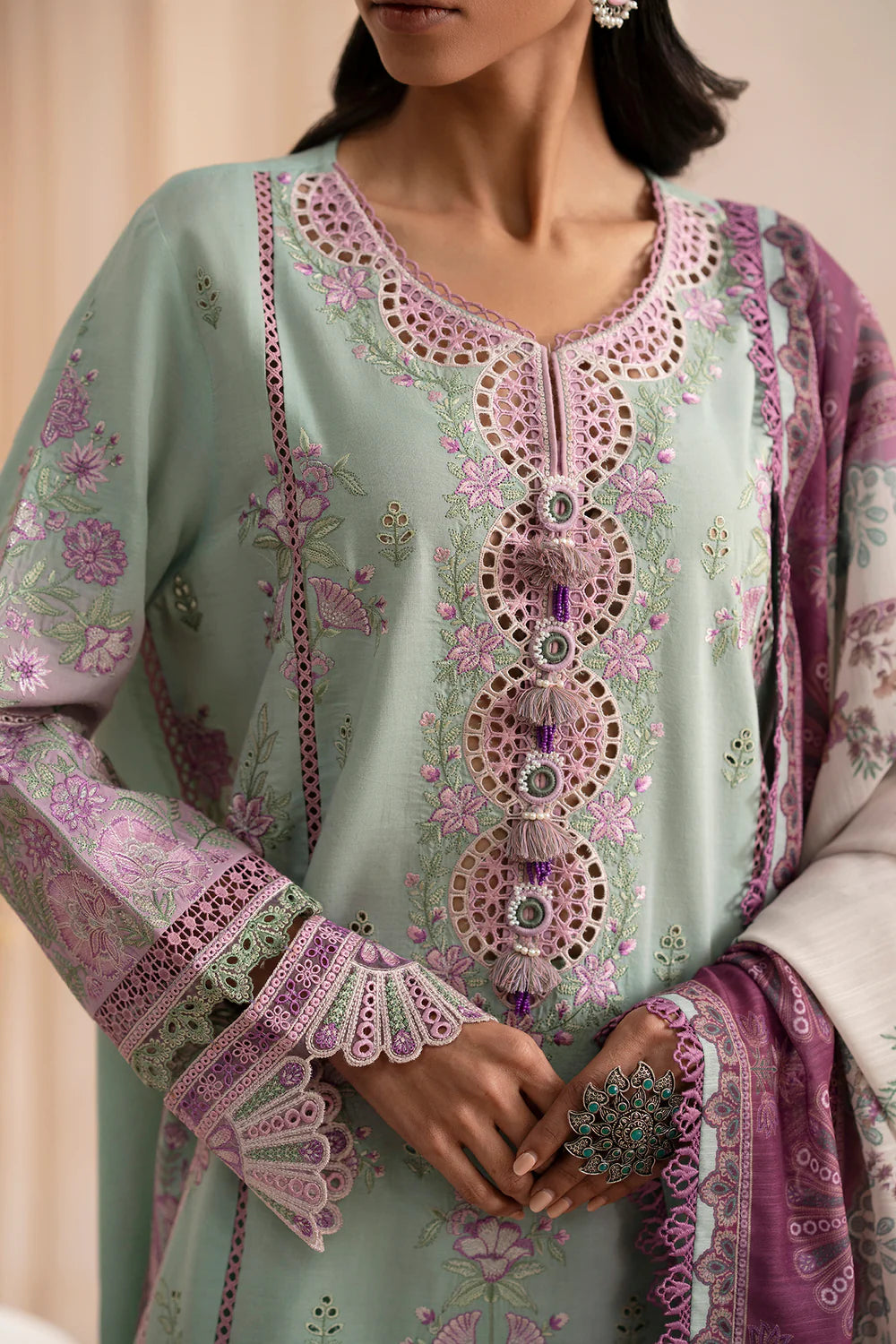 Ethnc 3Pc Embroidered Lawn Suit E0525/203/512 gulbuy.com