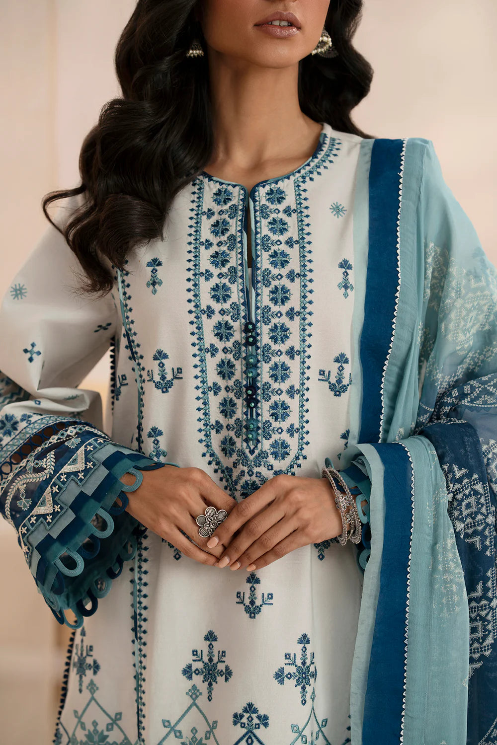 Ethnc 3Pc Embroidered Lawn Suit E0528/203/003 gulbuy.com