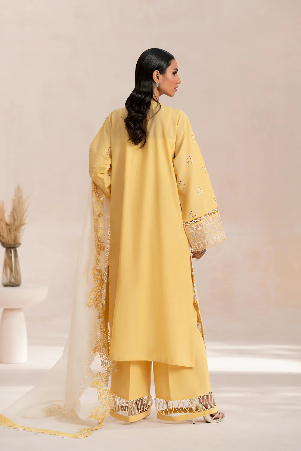 Ethnc 3Pc Embroidered Lawn Suit E0536/203/224 gulbuy.com