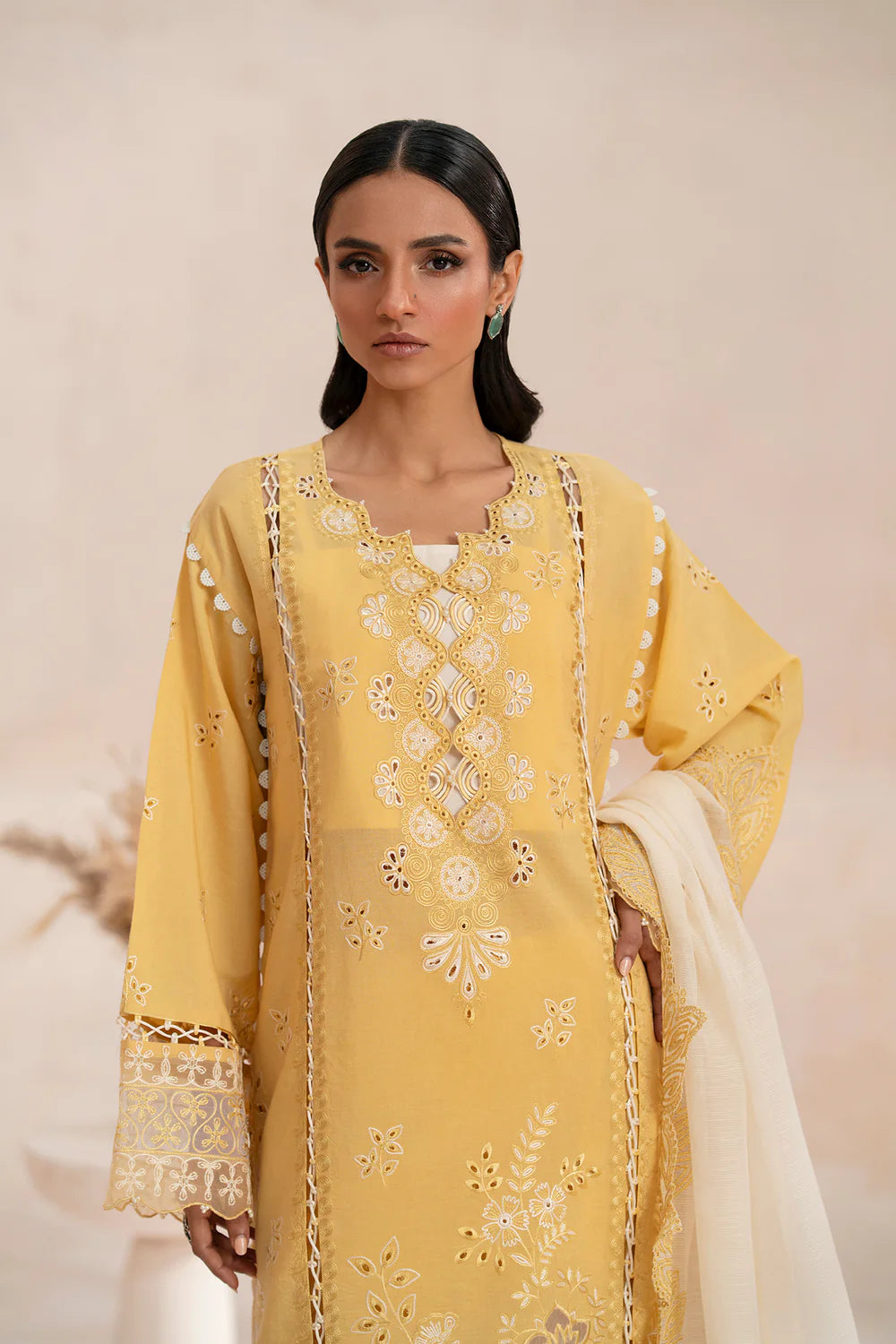 Ethnc 3Pc Embroidered Lawn Suit E0536/203/224 gulbuy.com