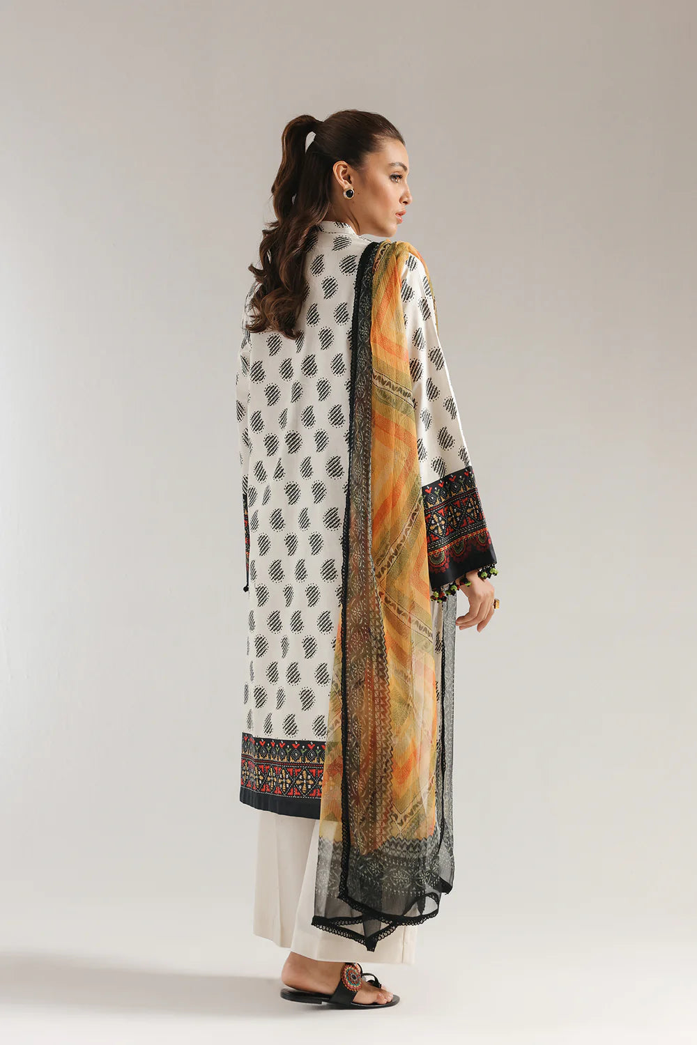 Ethnc 3Pc Embroidered Lawn Suit E0572/203/005 gulbuy.com