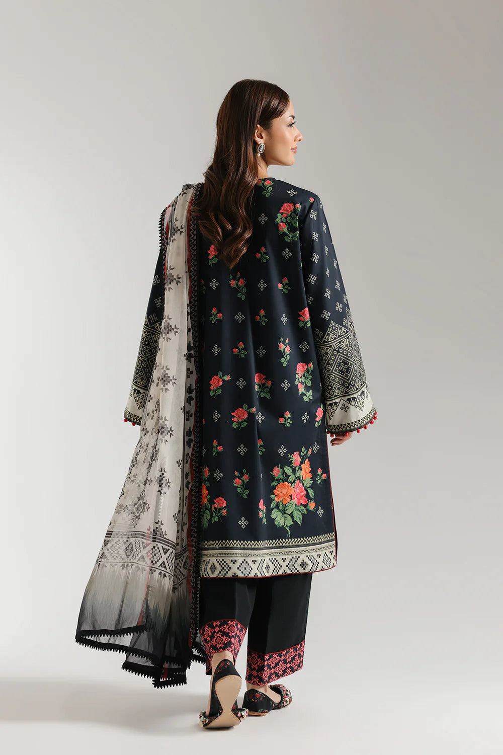 Ethnc 3Pc Embroidered Lawn Suit E0589/203/902 gulbuy.com