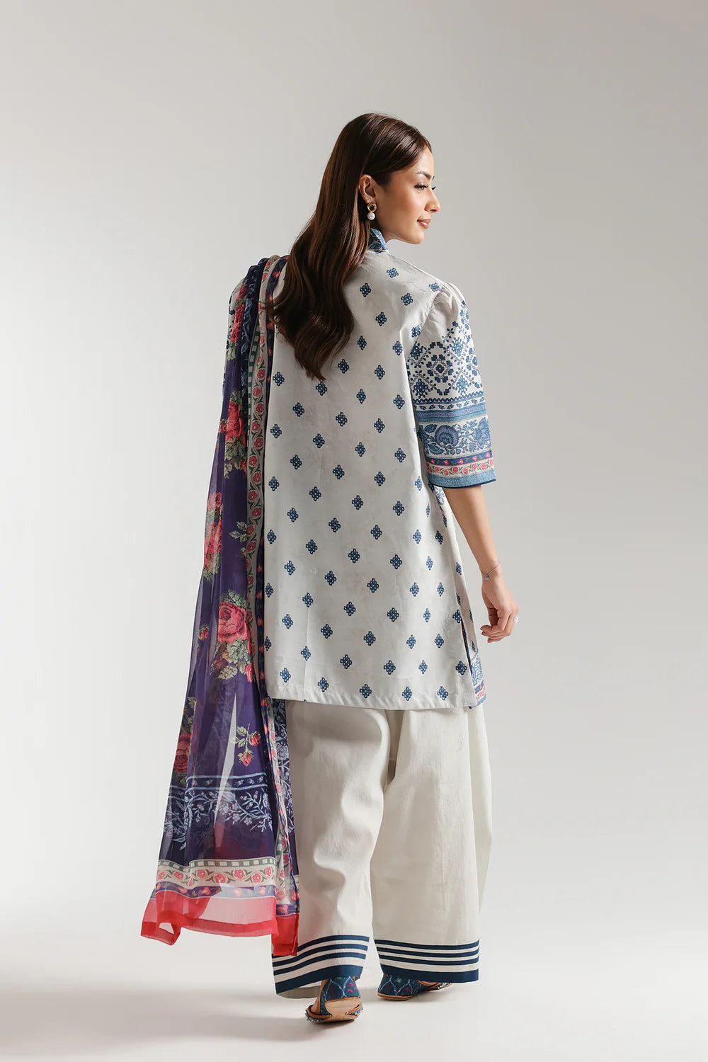 Ethnc 3Pc Embroidered Lawn Suit E0591/203/817 gulbuy.com
