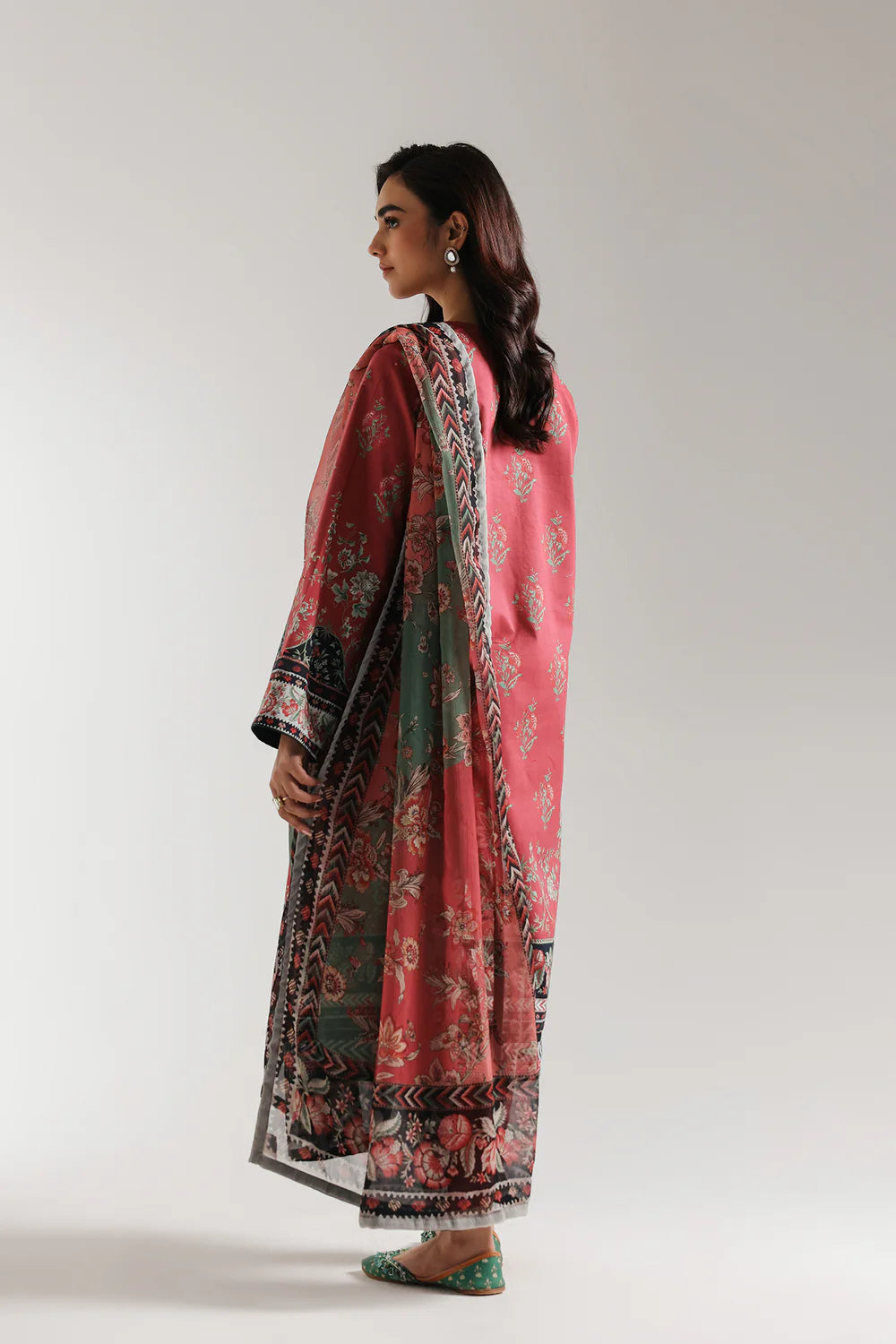 Ethnc 3Pc Embroidered Lawn Suit E0594/203/405 gulbuy.com