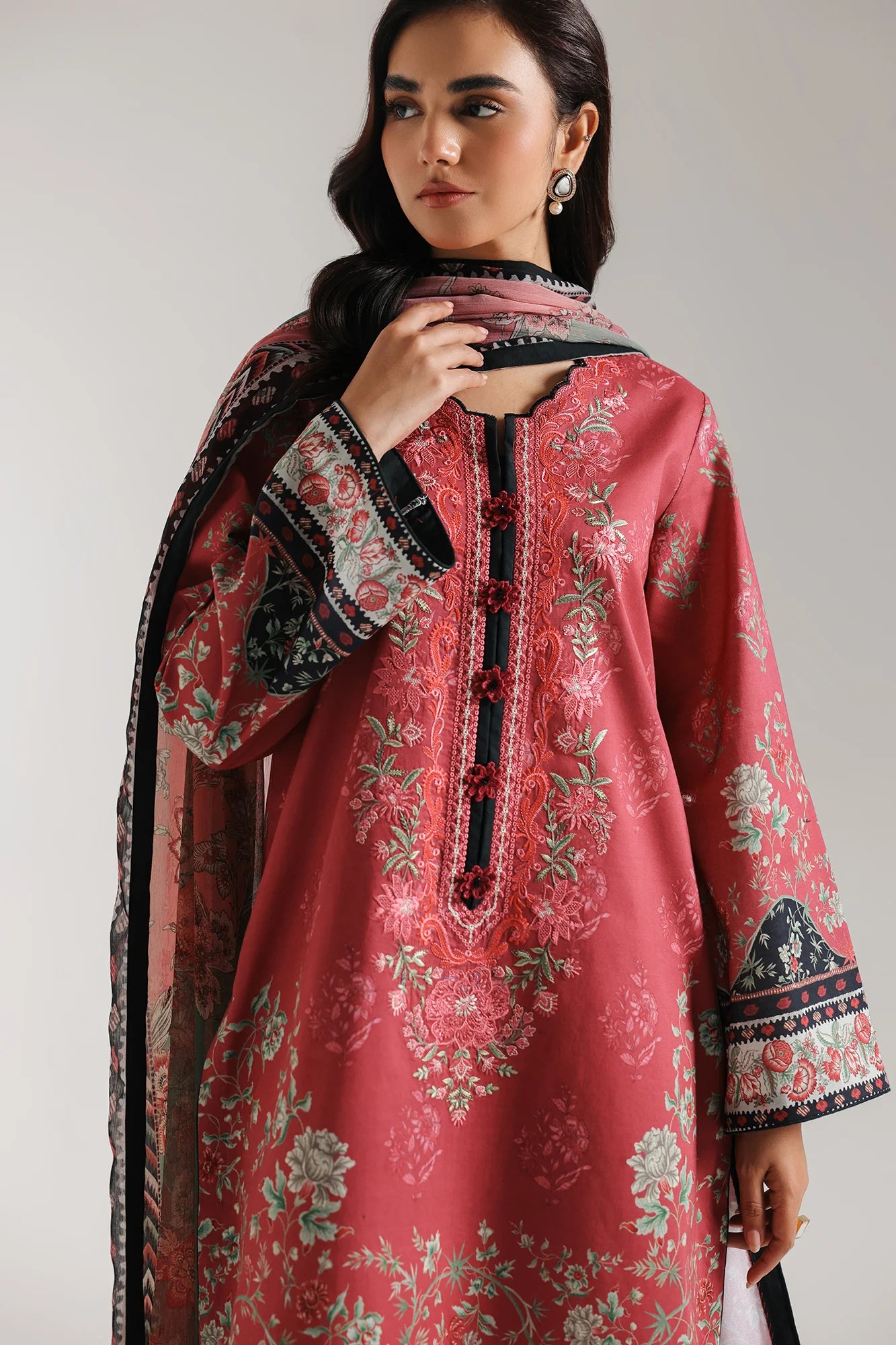 Ethnc 3Pc Embroidered Lawn Suit E0594/203/405 gulbuy.com