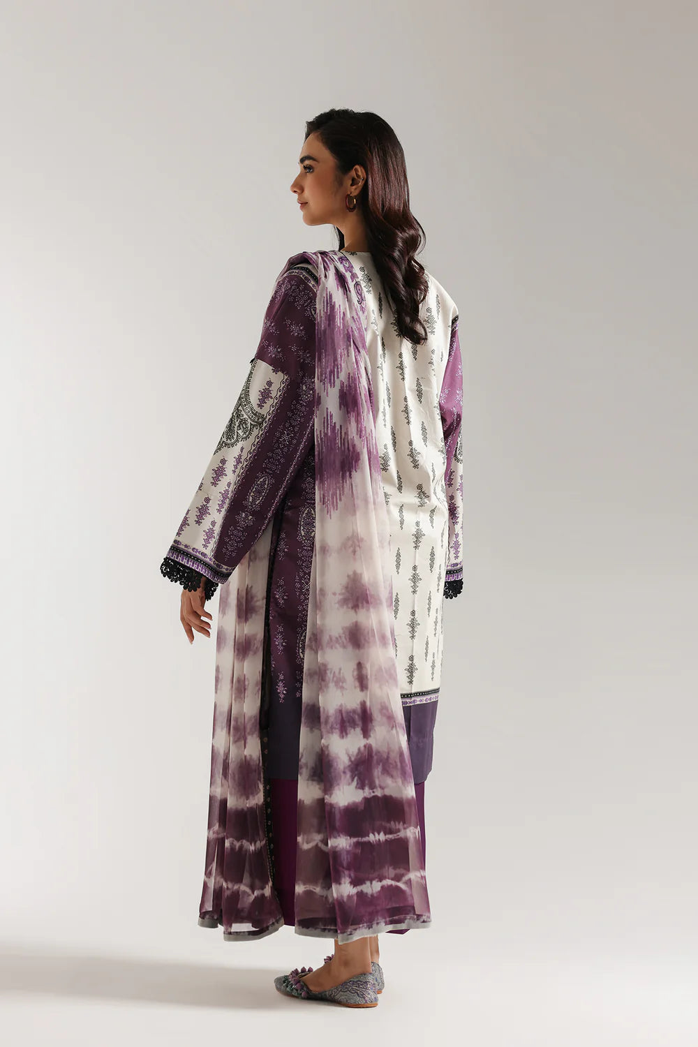 Ethnc 3Pc Embroidered Lawn Suit E0598/203/512 gulbuy.com