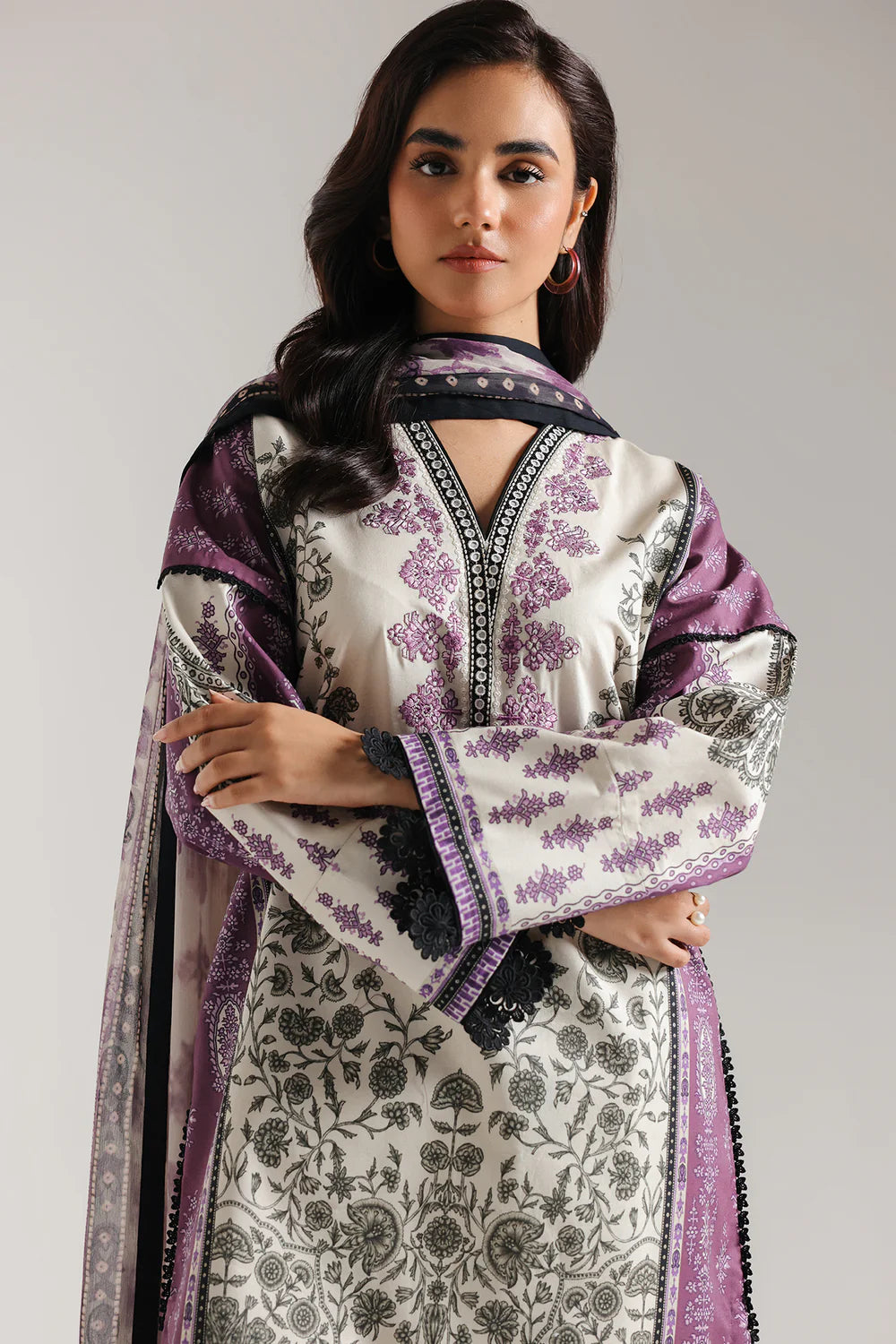 Ethnc 3Pc Embroidered Lawn Suit E0598/203/512 gulbuy.com