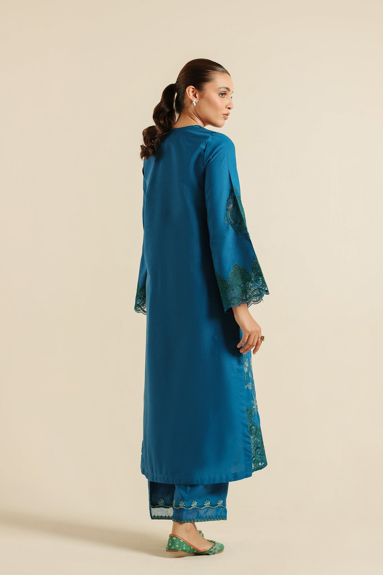 ETHNIC 2PC EMBROIDERED SUIT E2704/103/624 gulbuy.com