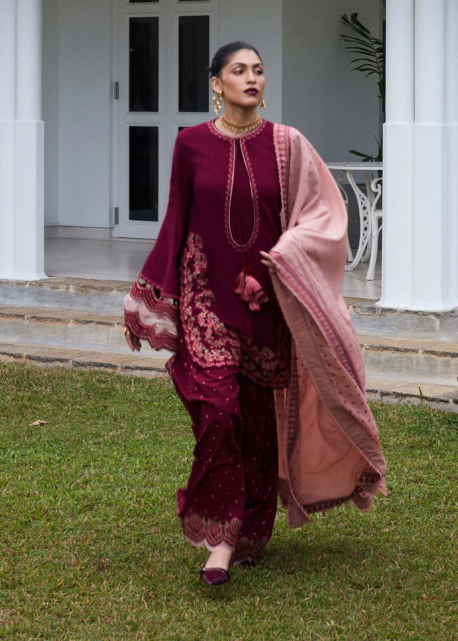 Hussain Rehar 3Pc Embroidered Lawn Suit Sarai gulbuy.com