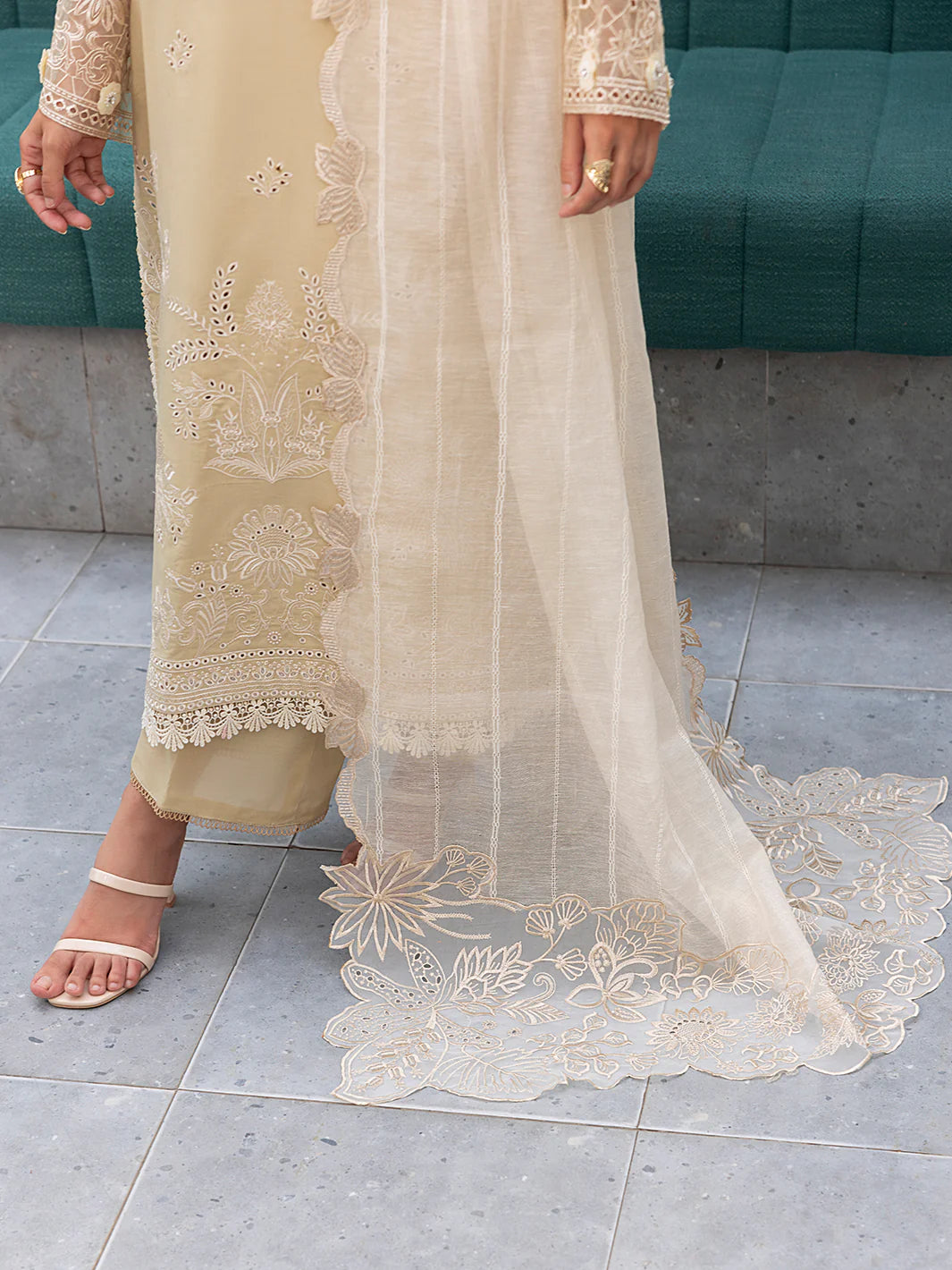 Izel 3Pc Embroidered Lawn Suit LIORA gulbuy.com