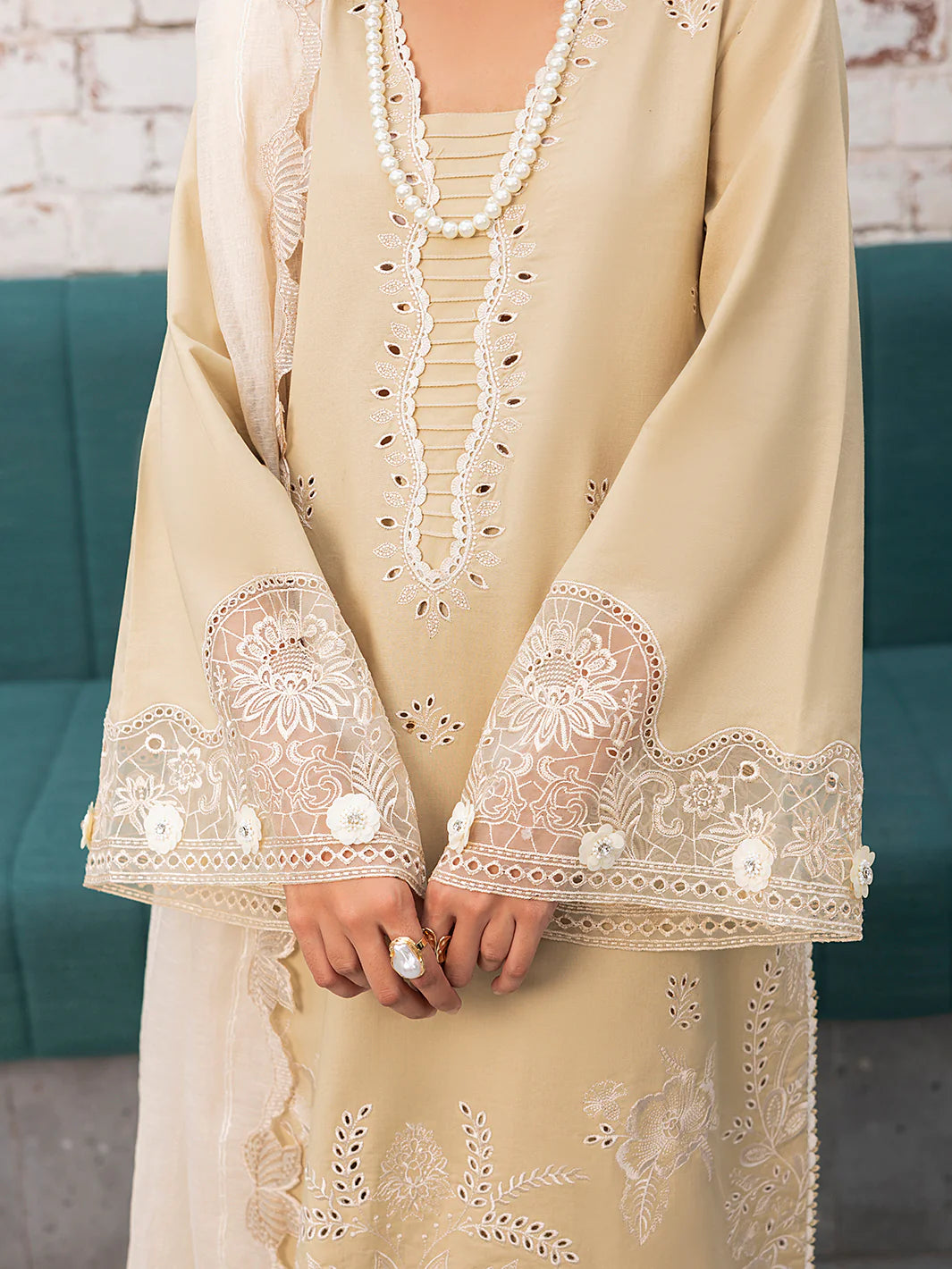 Izel 3Pc Embroidered Lawn Suit LIORA gulbuy.com