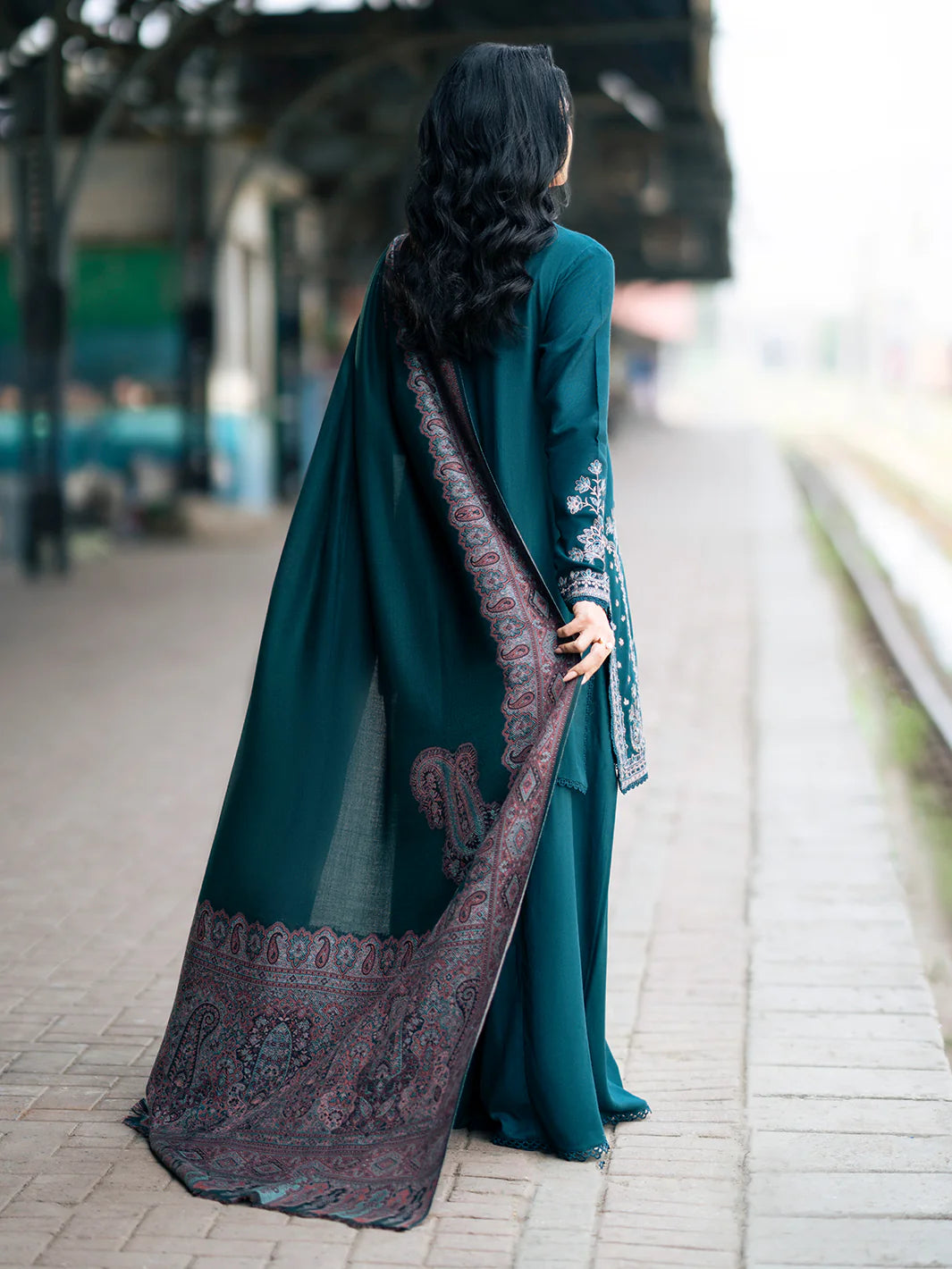 Izel 3Pc Embroidered Lawn Suit TABEER gulbuy.com