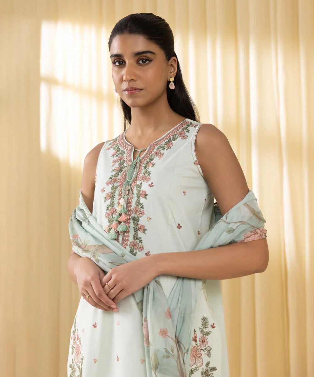 Sapphire 3Pc Embroidered Lawn Suit U3PEDY25V362 gulbuy.com