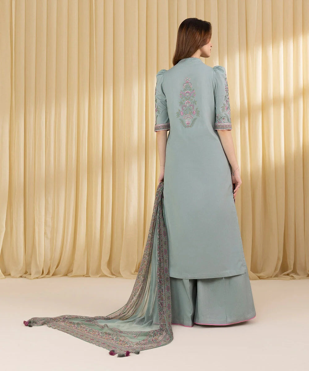 Sapphire 3Pc Embroidered Lawn Suit U3PESG25V328 gulbuy.com
