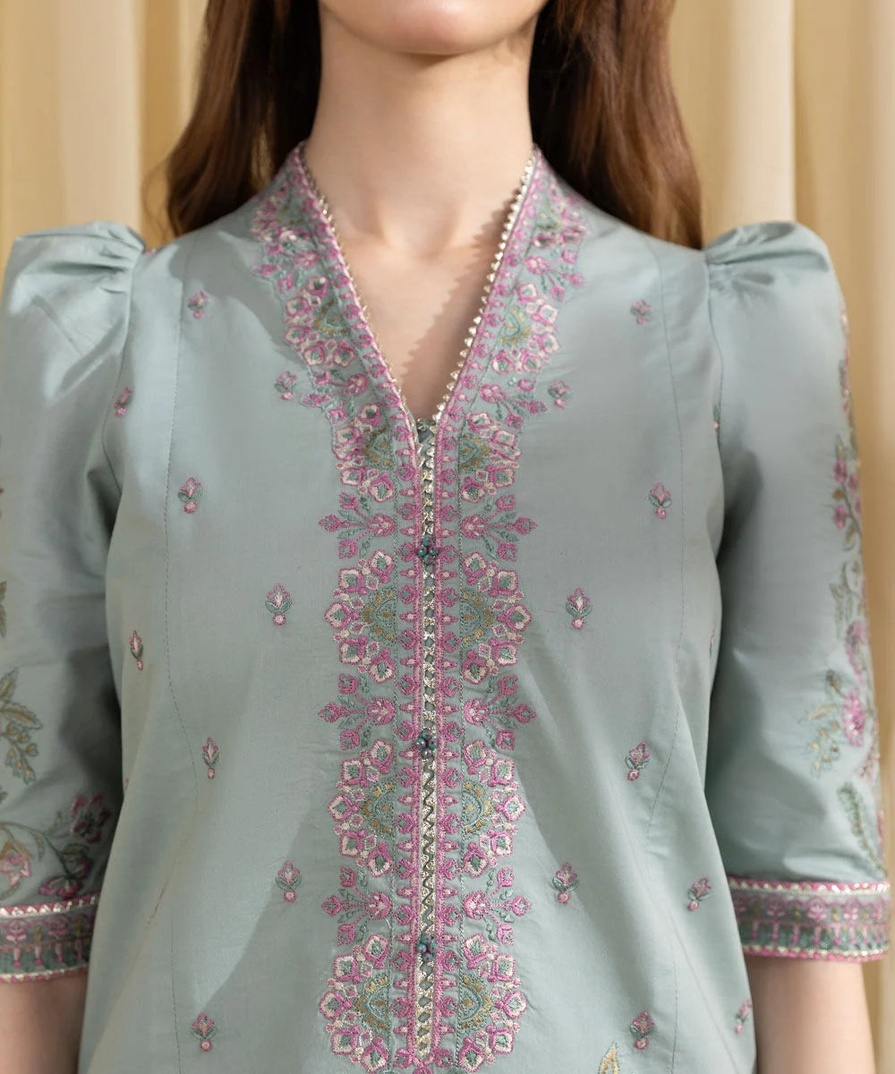 Sapphire 3Pc Embroidered Lawn Suit U3PESG25V328 gulbuy.com