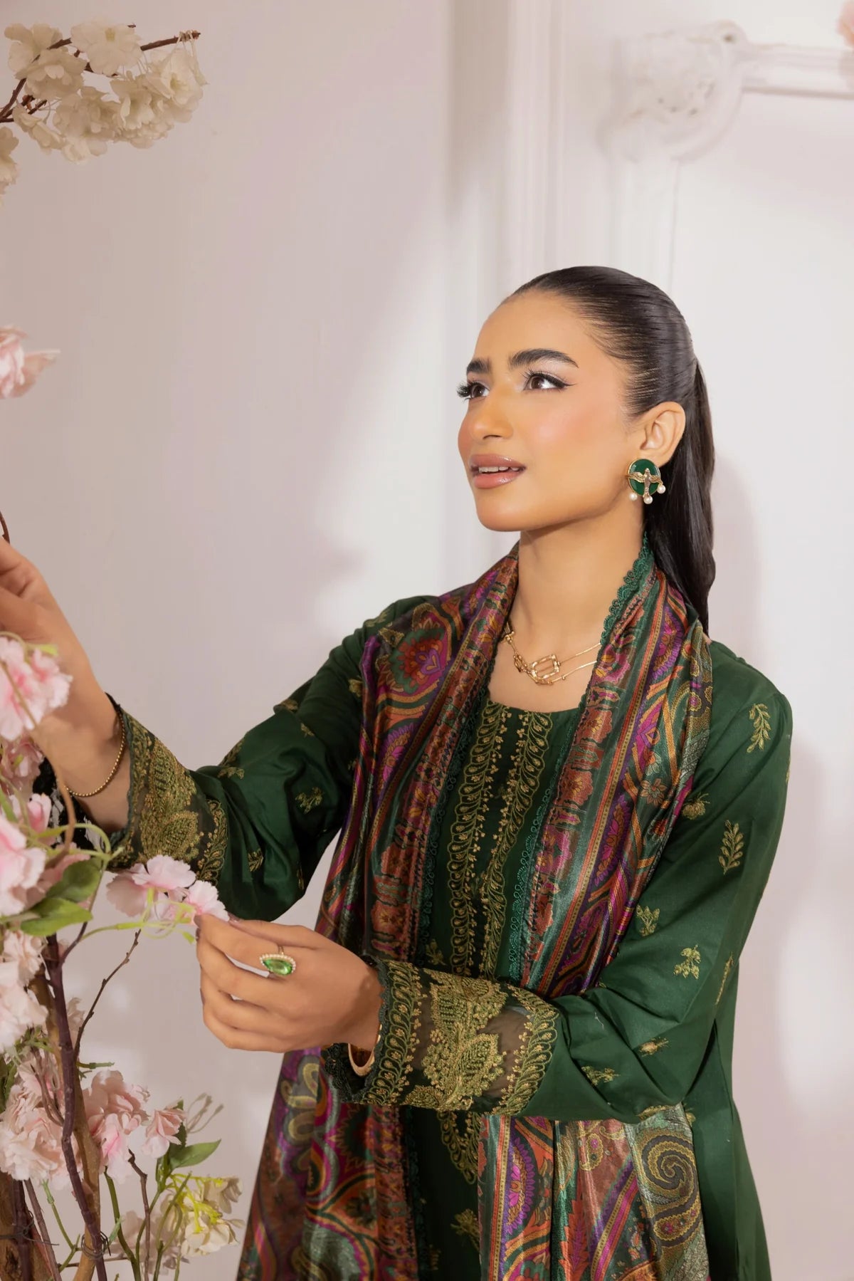 Mohagni 3Pc Embroidered Lawn Suit ZE-08 gulbuy.com