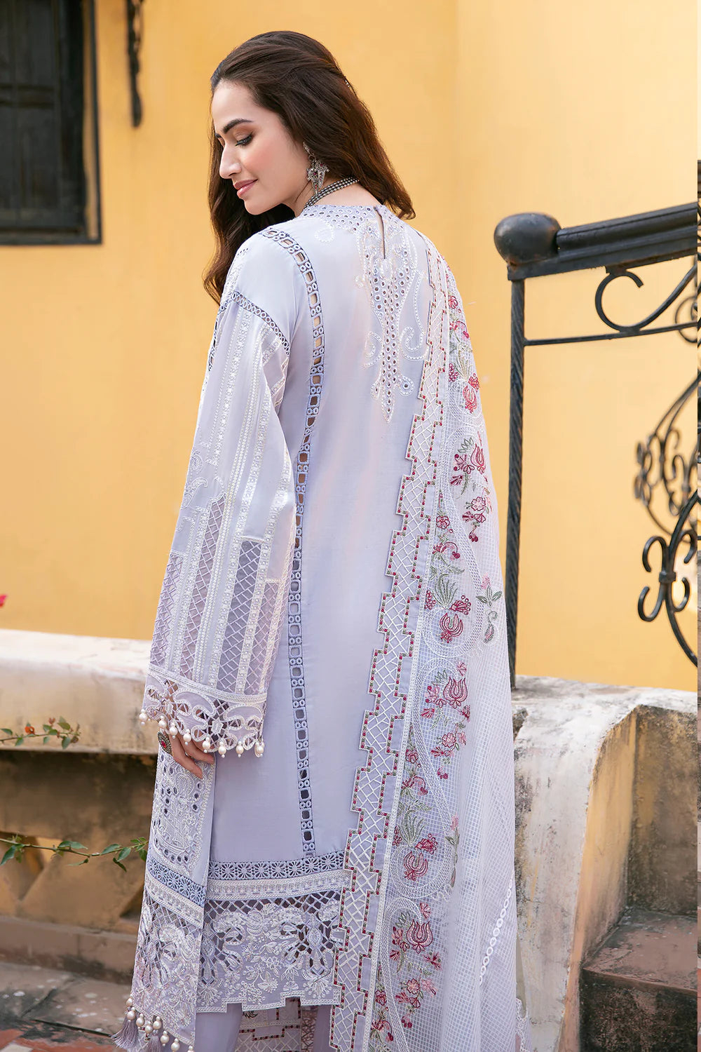 Jazmin 3Pc Embroidered Lawn Suit SL22-D4 gulbuy.com