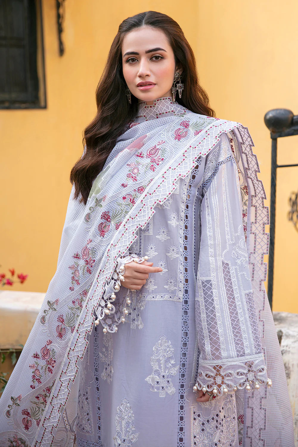 Jazmin 3Pc Embroidered Lawn Suit SL22-D4 gulbuy.com