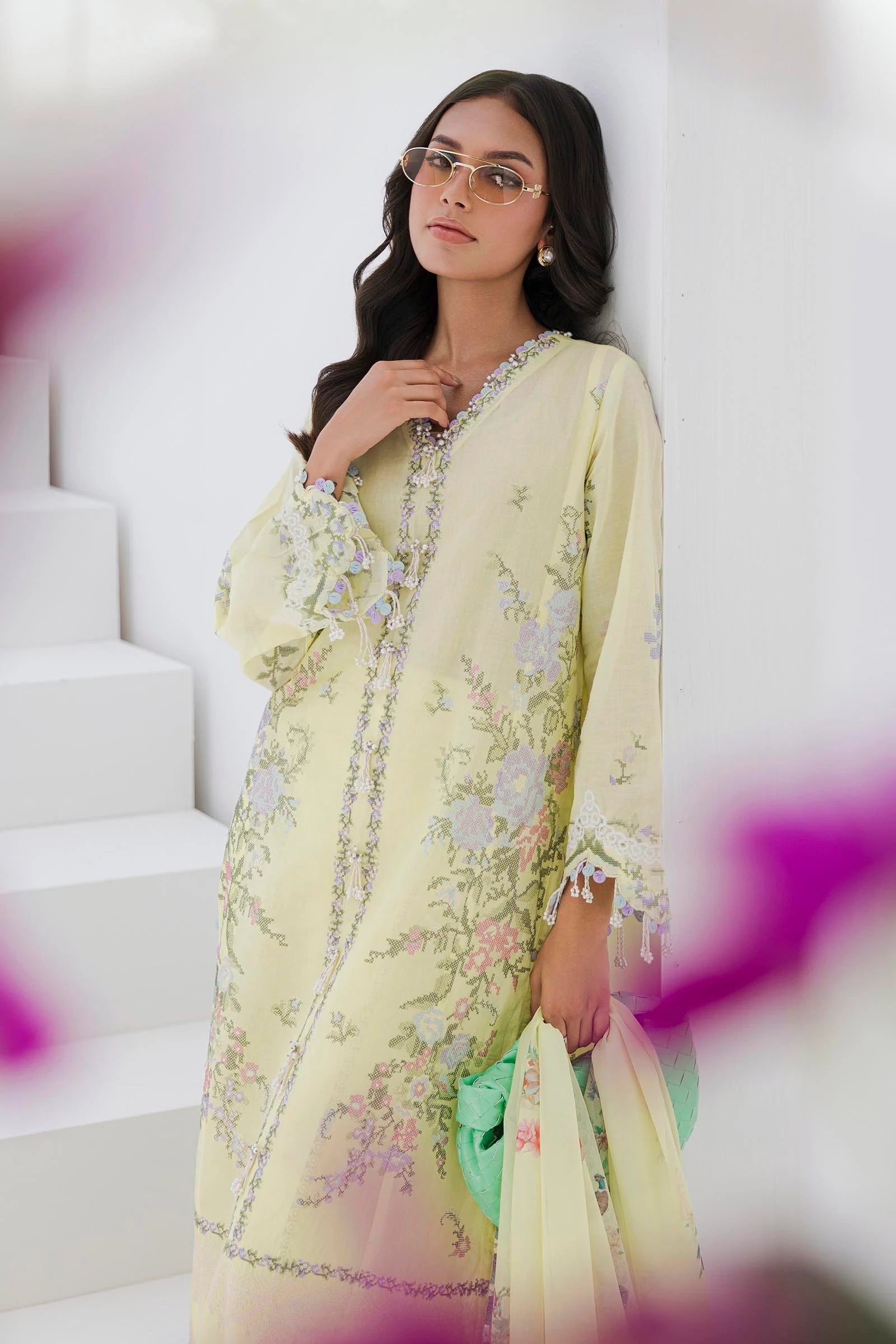 Sana Safinaz 3Pc Embroidered Lawn Suit M252-009A-Cl gulbuy.com