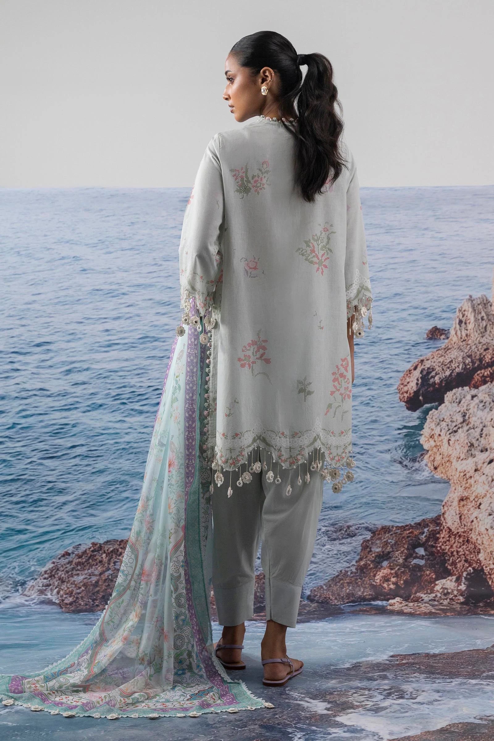 Sana Safinaz 3Pc Embroidered Lawn Suit M252-009B-Cl gulbuy.com
