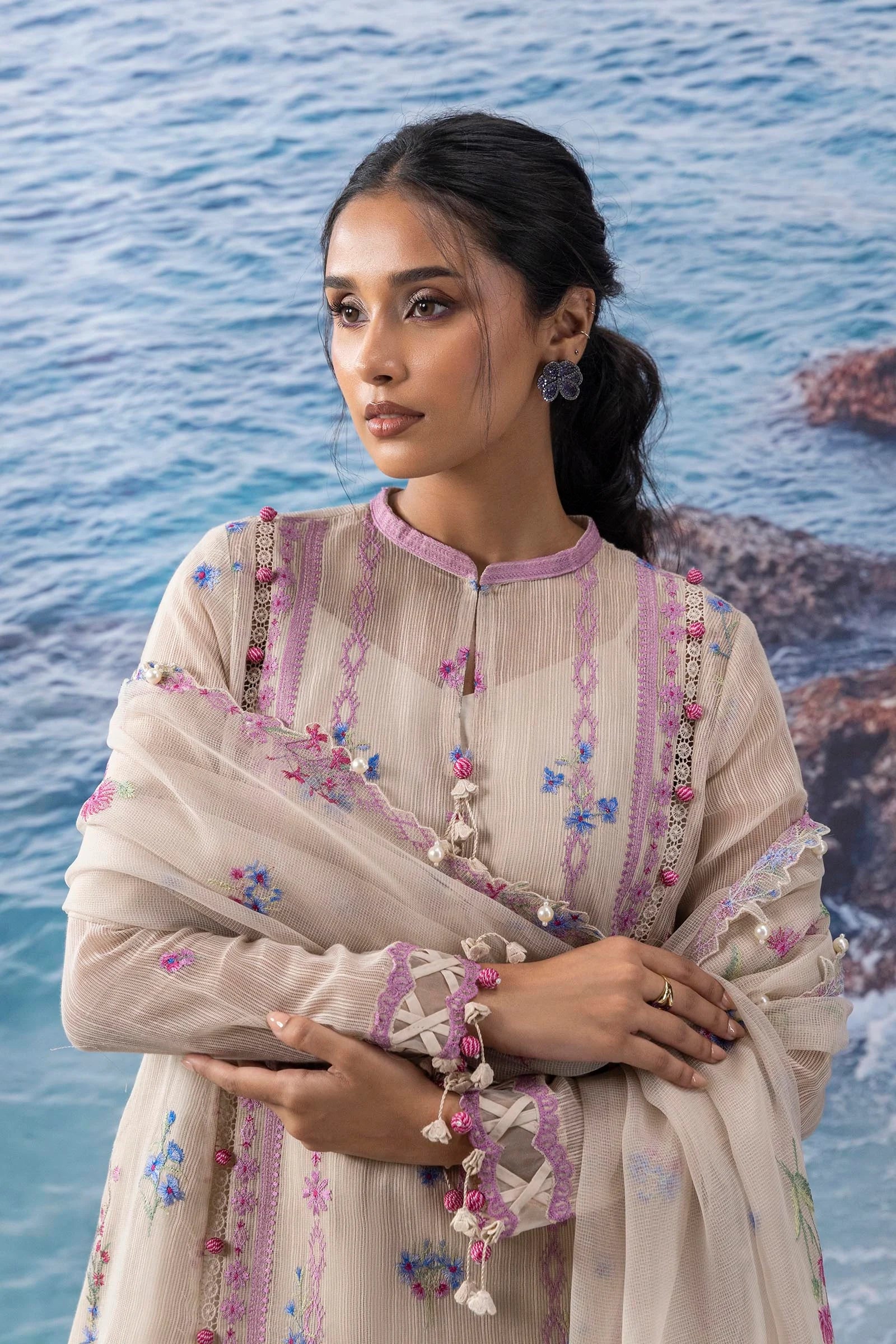 Sana Safinaz 3Pc Embroidered Lawn Suit M252-016A-Ct gulbuy.com