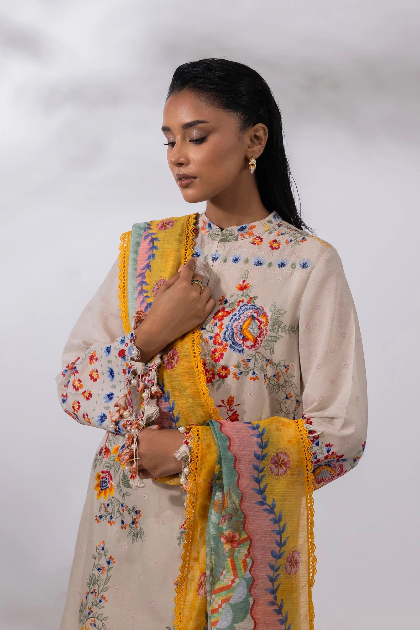 Sana Safinaz 3Pc Embroidered Lawn Suit M252-018A-Cv gulbuy.com