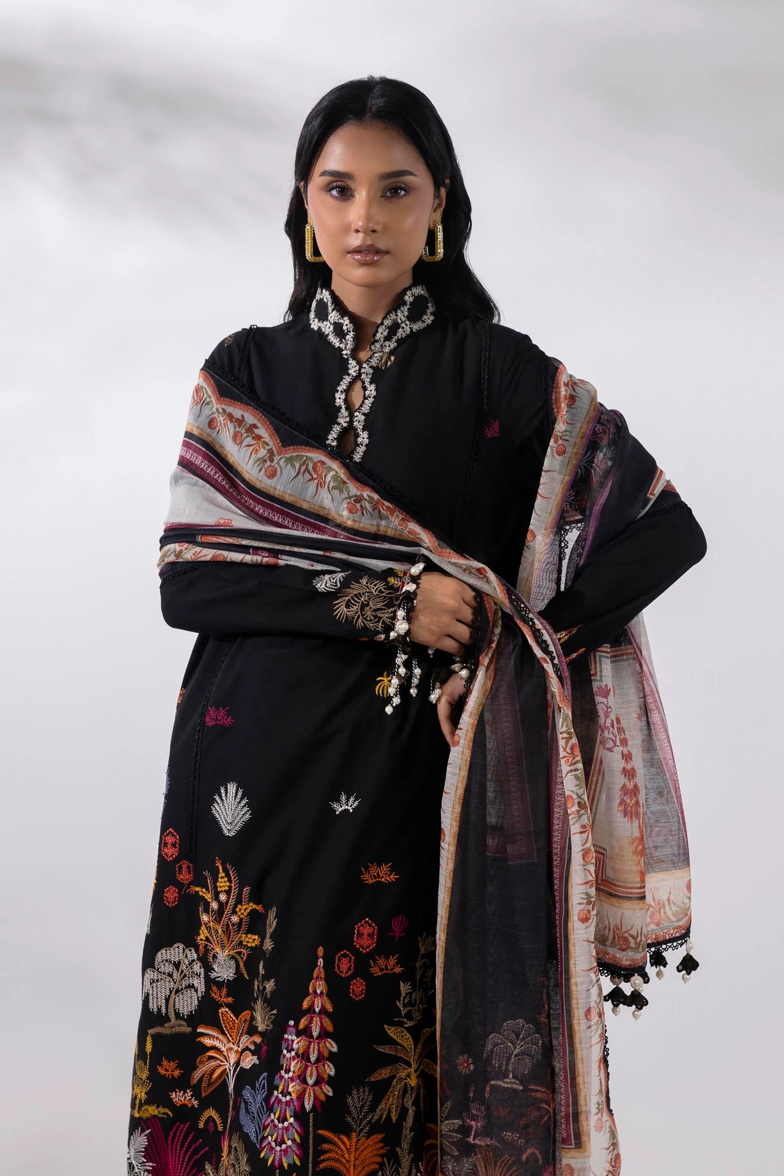 Sana Safinaz 3Pc Embroidered Lawn Suit M252-020A-Cv gulbuy.com