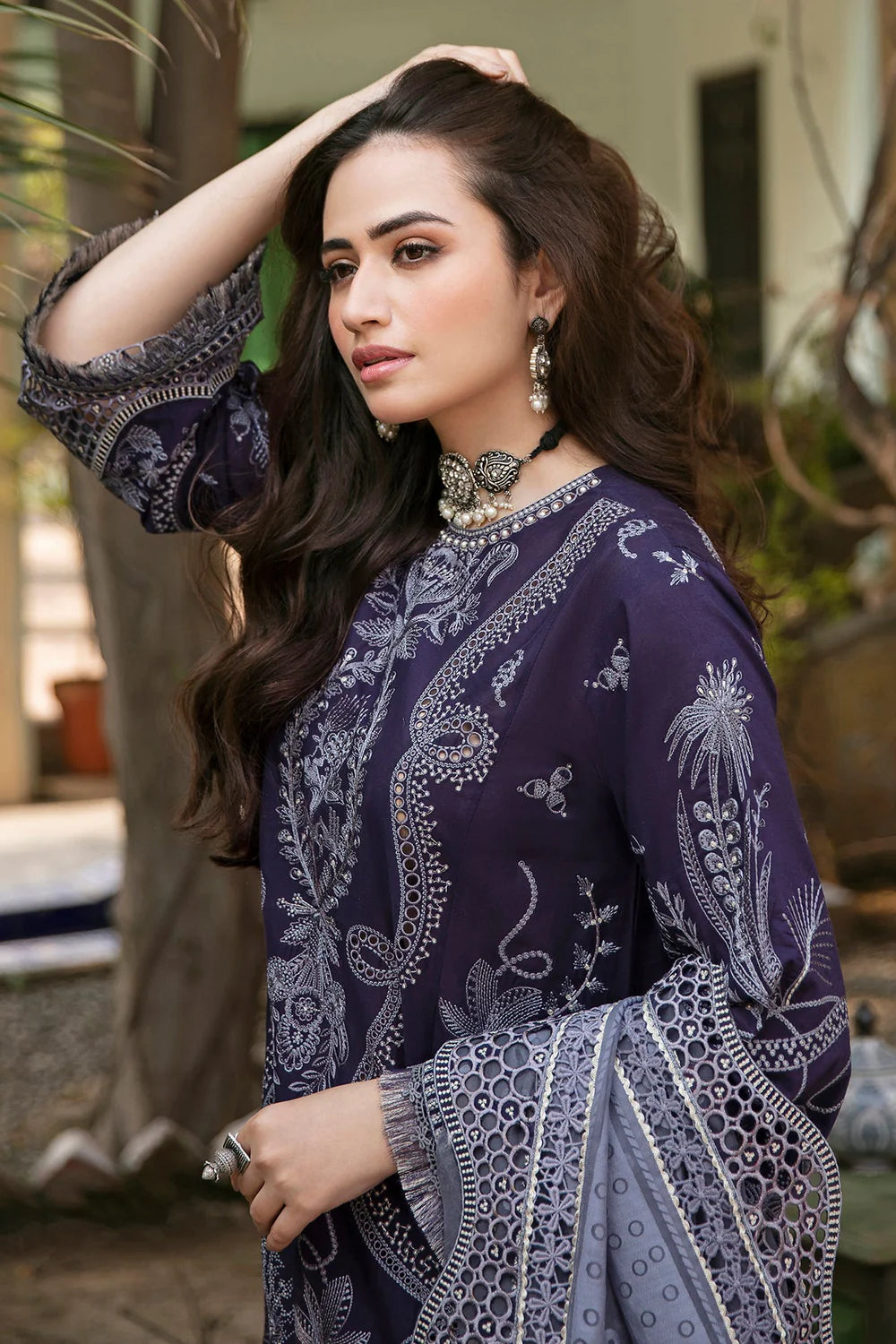Jazmin 3Pc Embroidered Lawn Suit SL22-D1 gulbuy.com