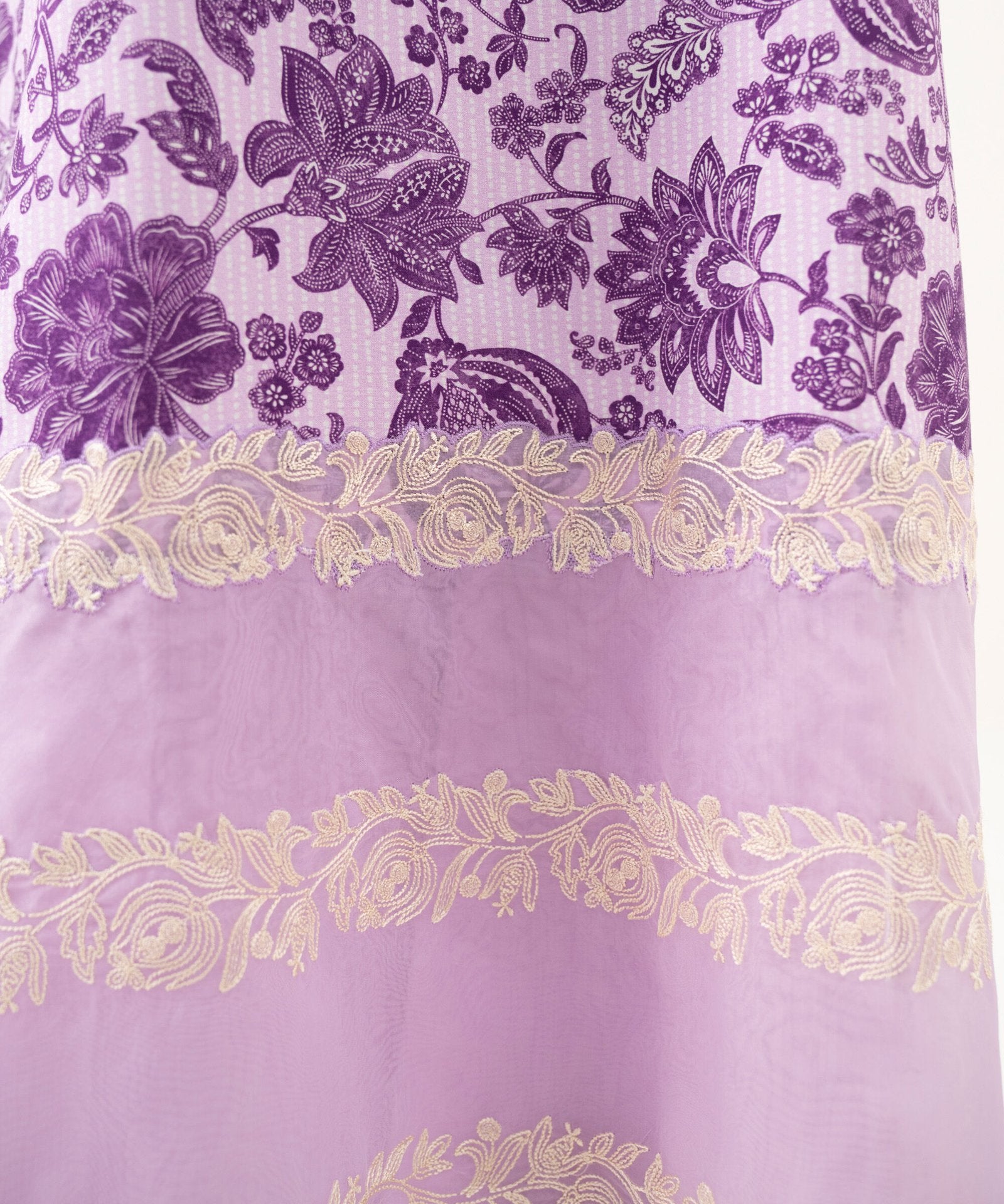 Sapphire 3Pc Embroidered Lawn Suit 0000EDYCODE2 gulbuy.com