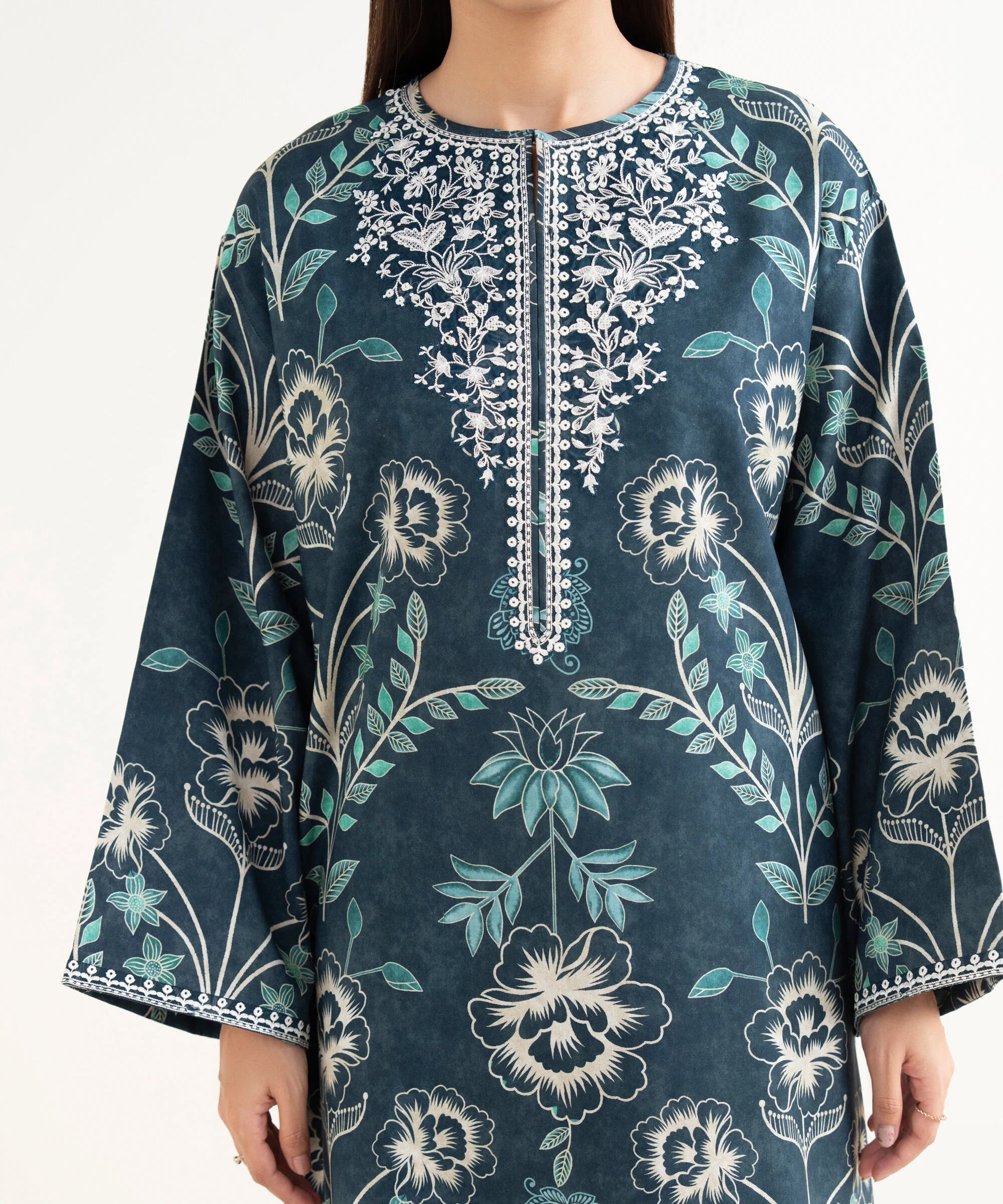 Sapphire 3Pc Embroidered Lawn Suit 0000EDYCODE3 gulbuy.com