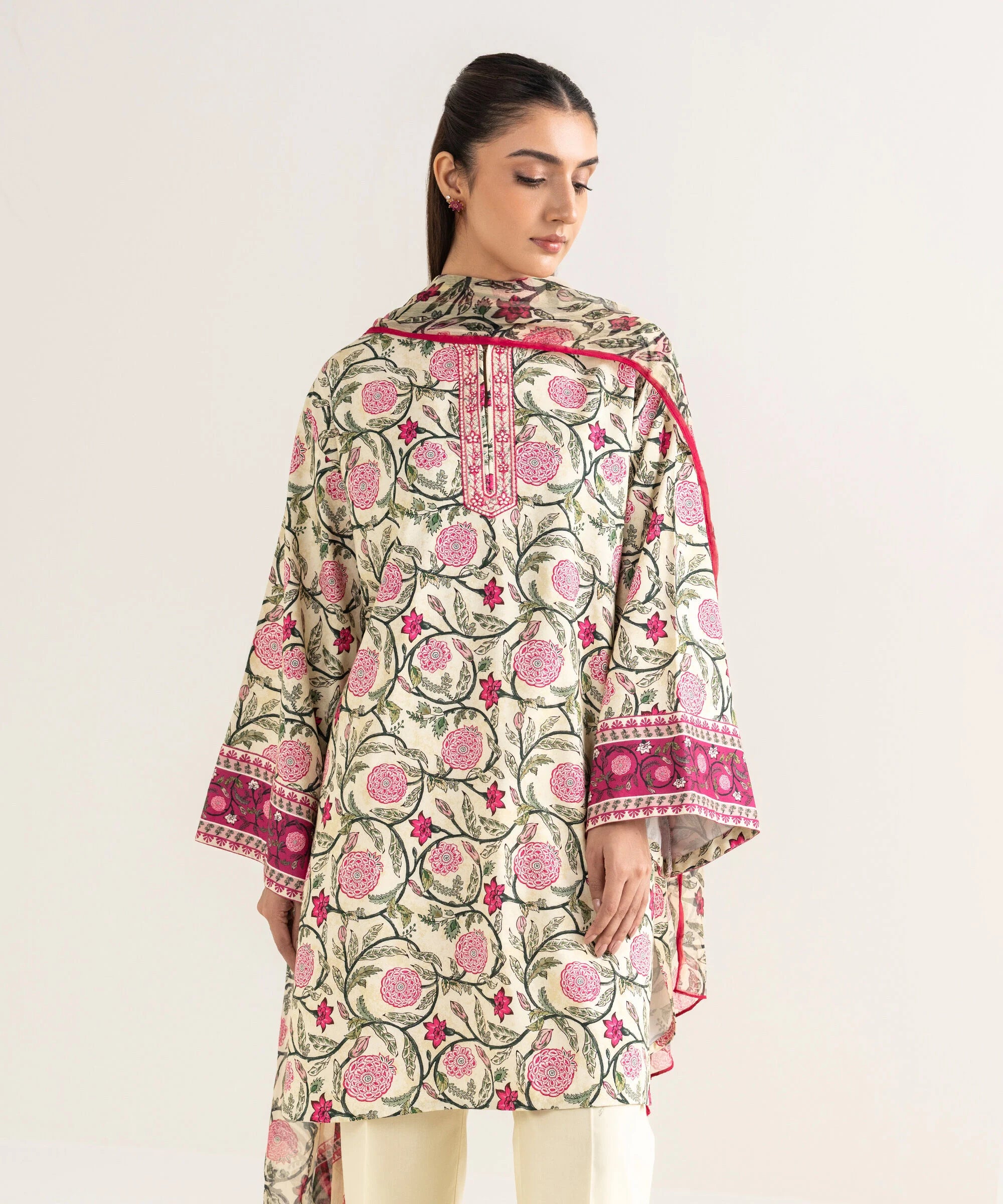 Sapphire 3Pc Embroidered Lawn Suit 0000EDYCODE5 gulbuy.com