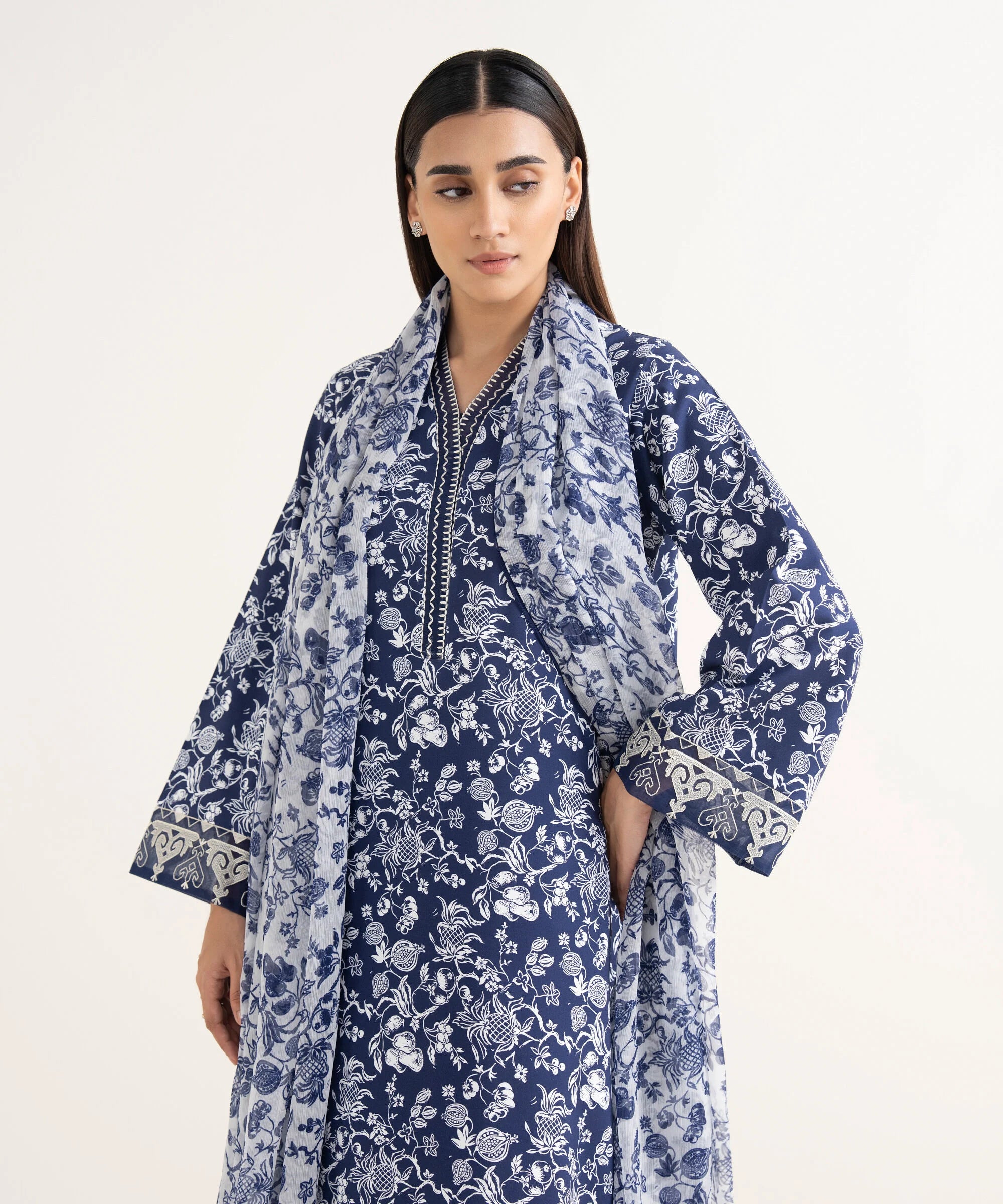 Sapphire 3Pc Embroidered Lawn Suit 0000EDYCODE6 gulbuy.com